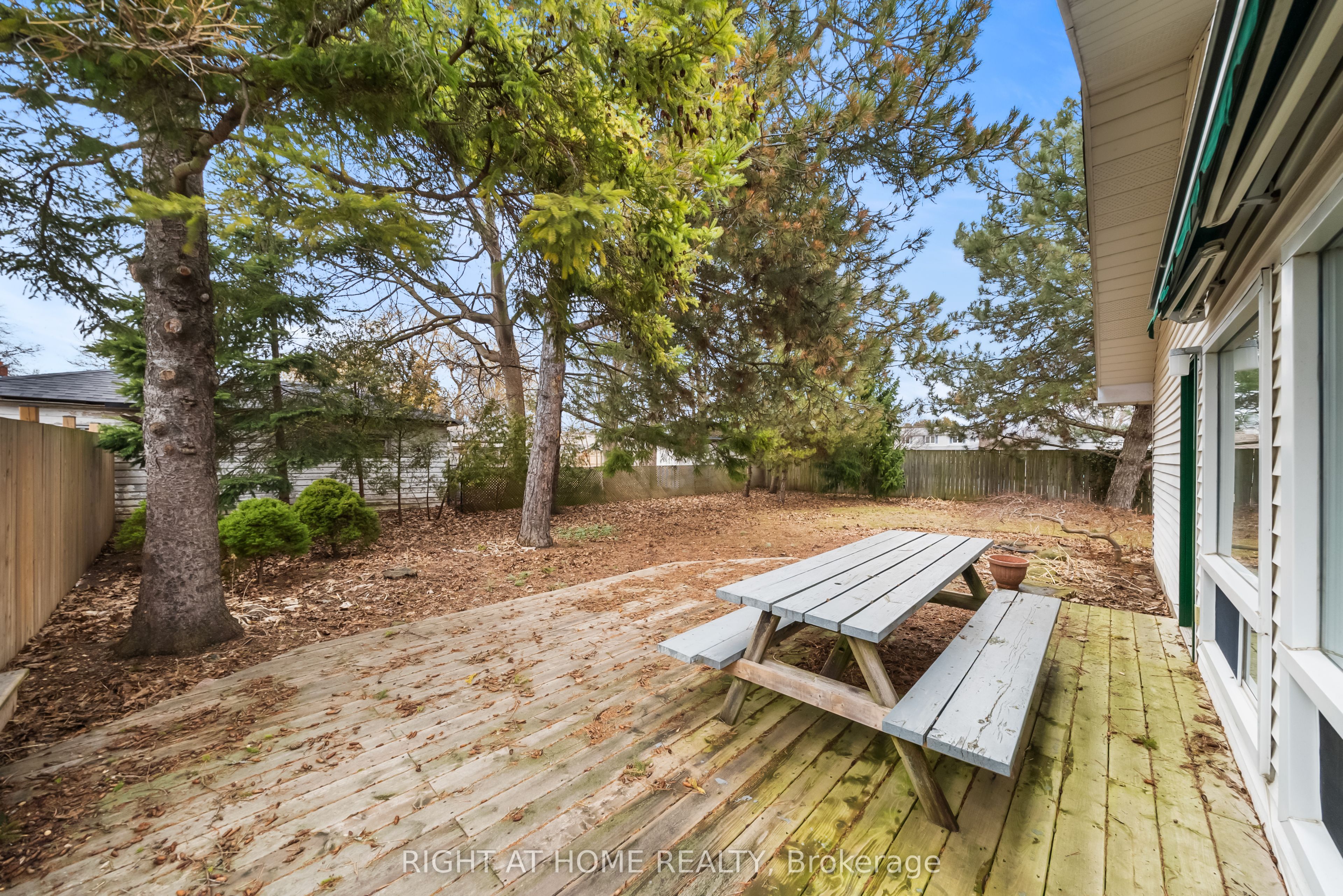 Photo 25 of 1002 Dunlop Street, Whitby, Downtown Whitby — HOMEH