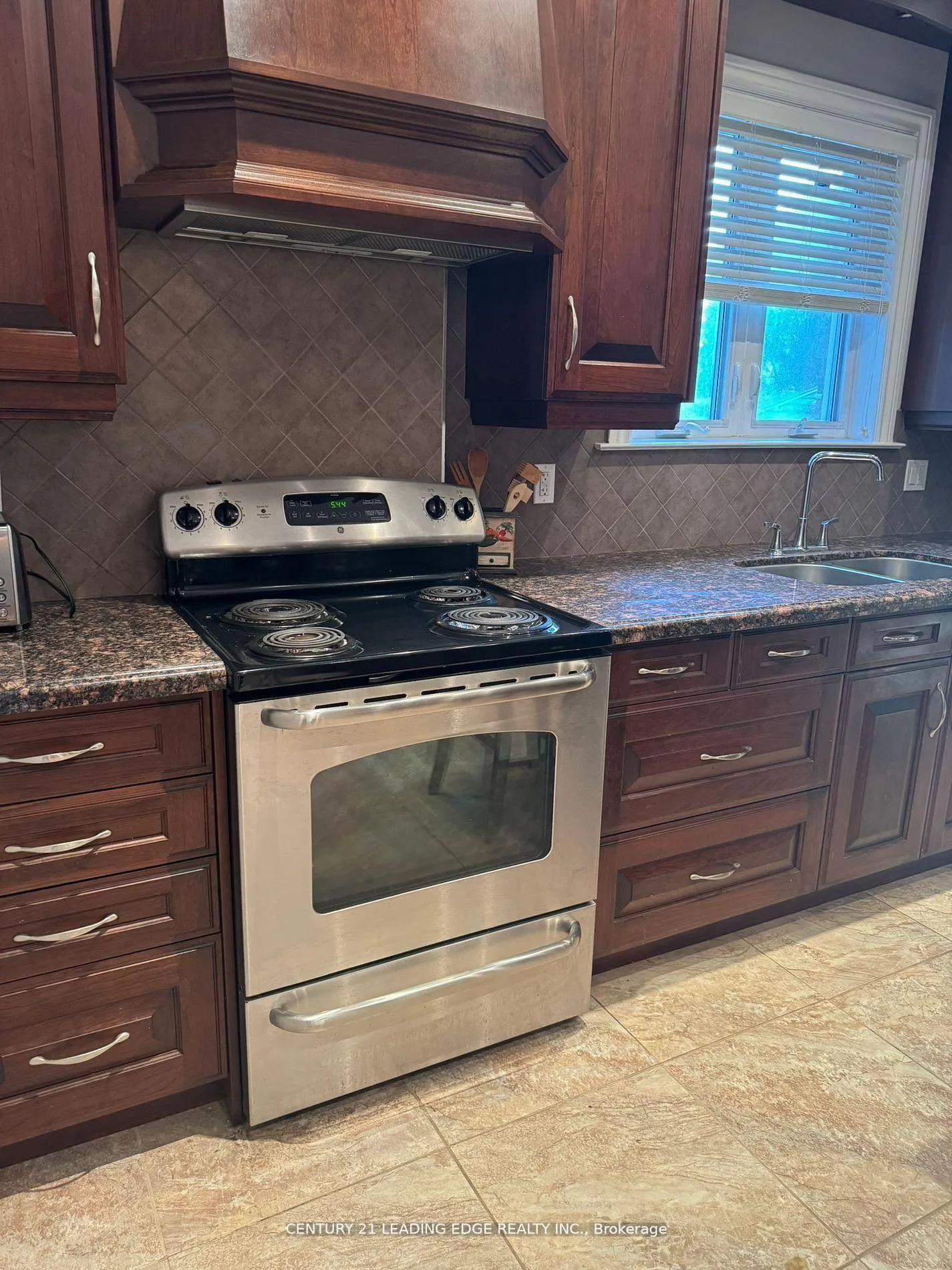 Photo 12 of 1274 Broadview Avenue, Toronto, Broadview North — HOMEH