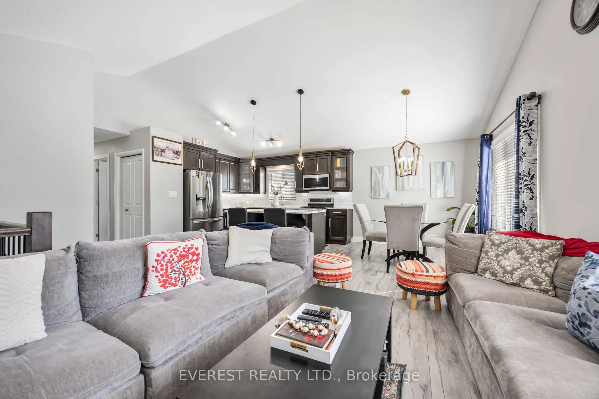 Photo 9 of 668 Winners Circle, St. Clair — HOMEH