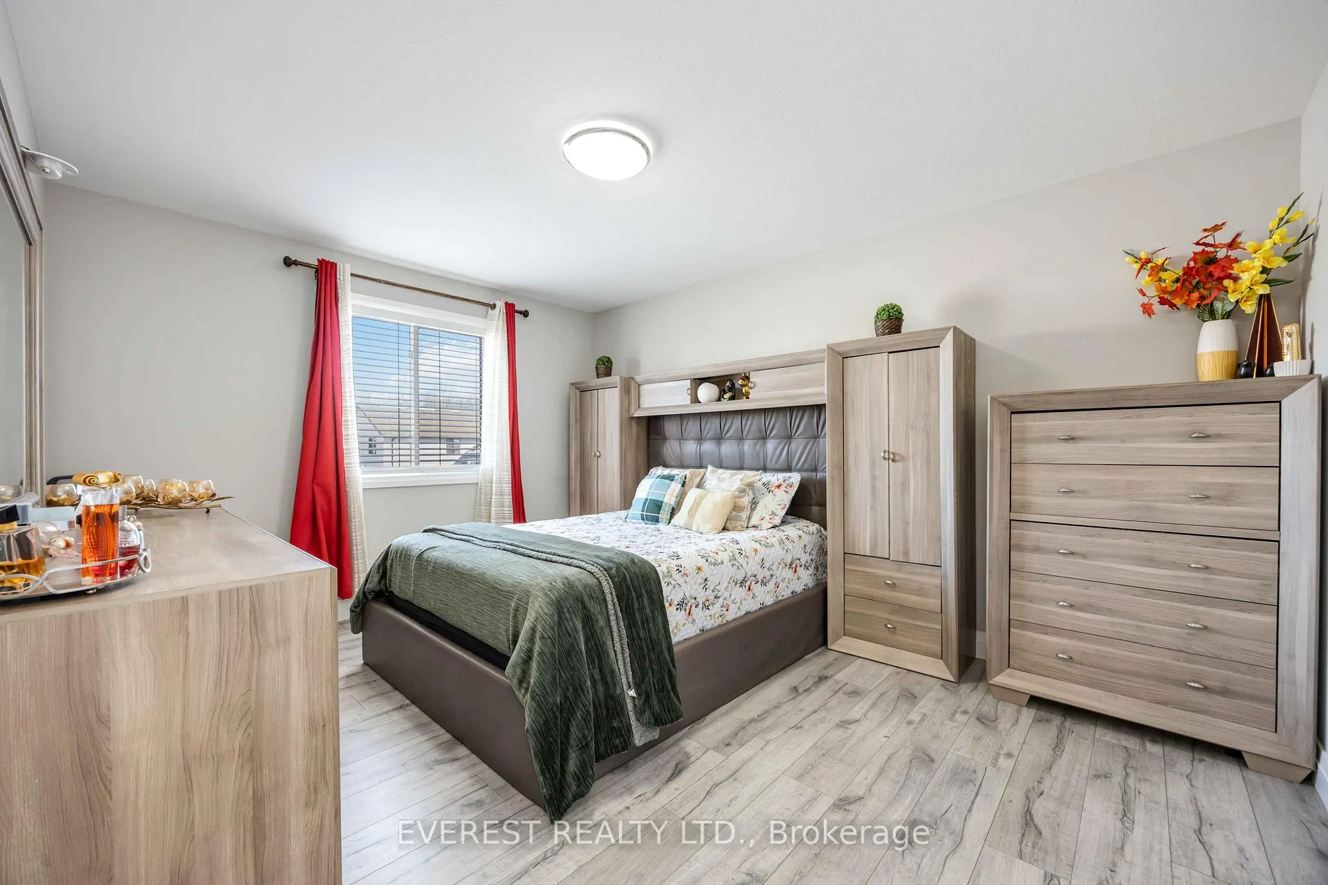 Photo 19 of 668 Winners Circle, St. Clair — HOMEH