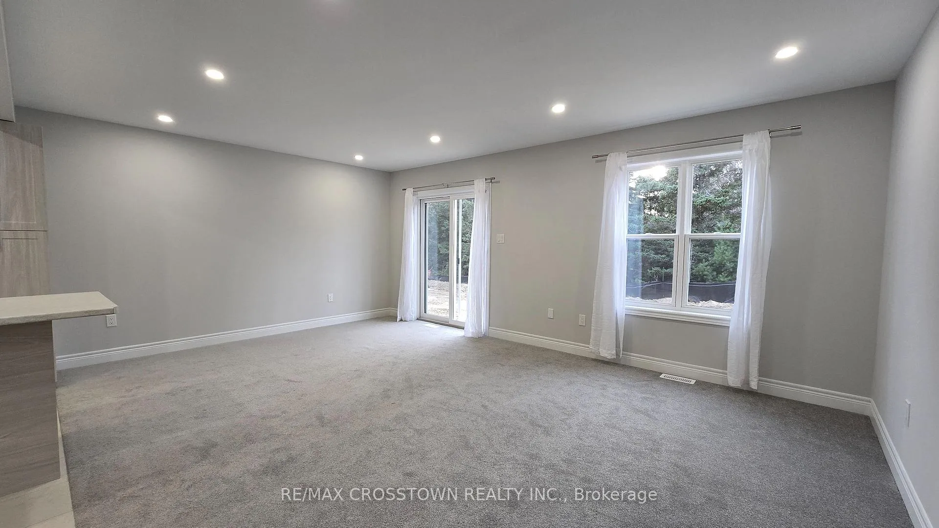 Photo 3 of 22 McConnell Crescent, Bracebridge, Macaulay — HOMEH
