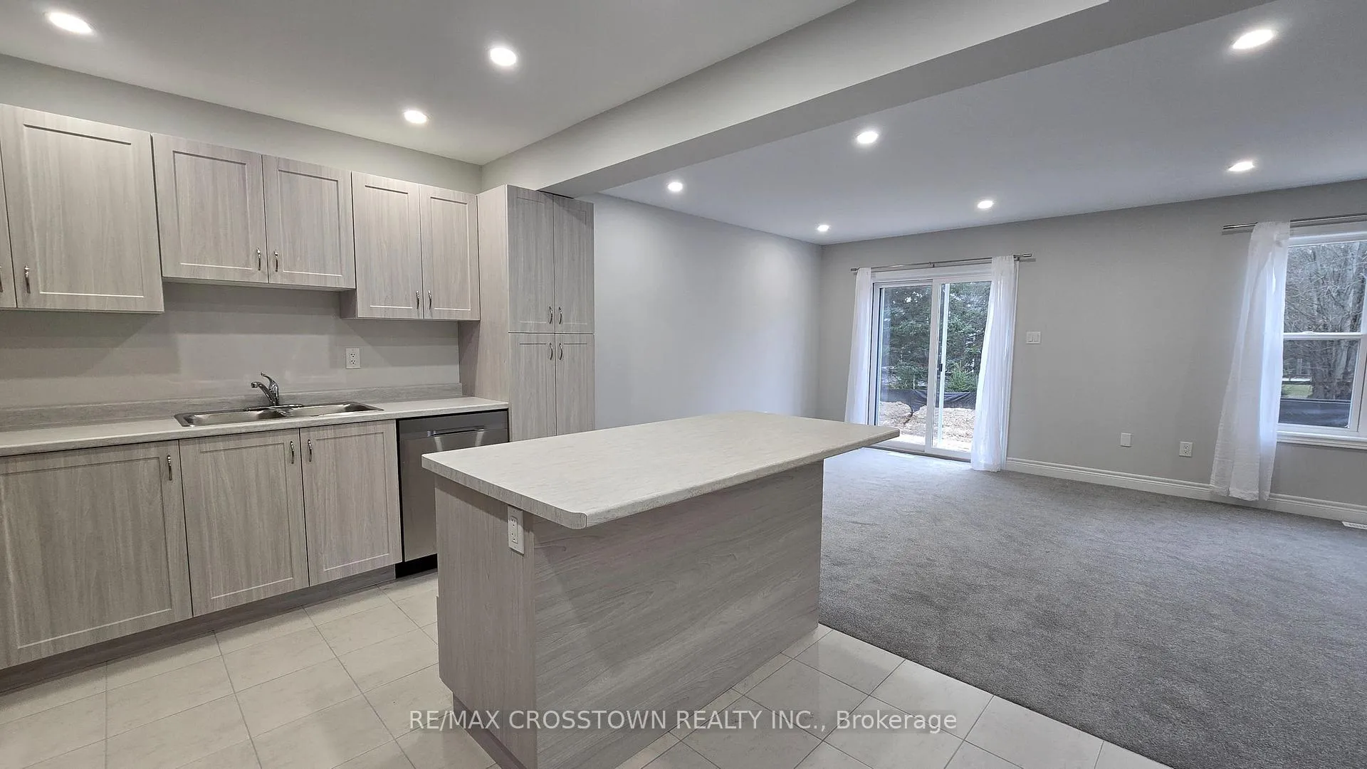 Photo 9 of 22 McConnell Crescent, Bracebridge, Macaulay — HOMEH