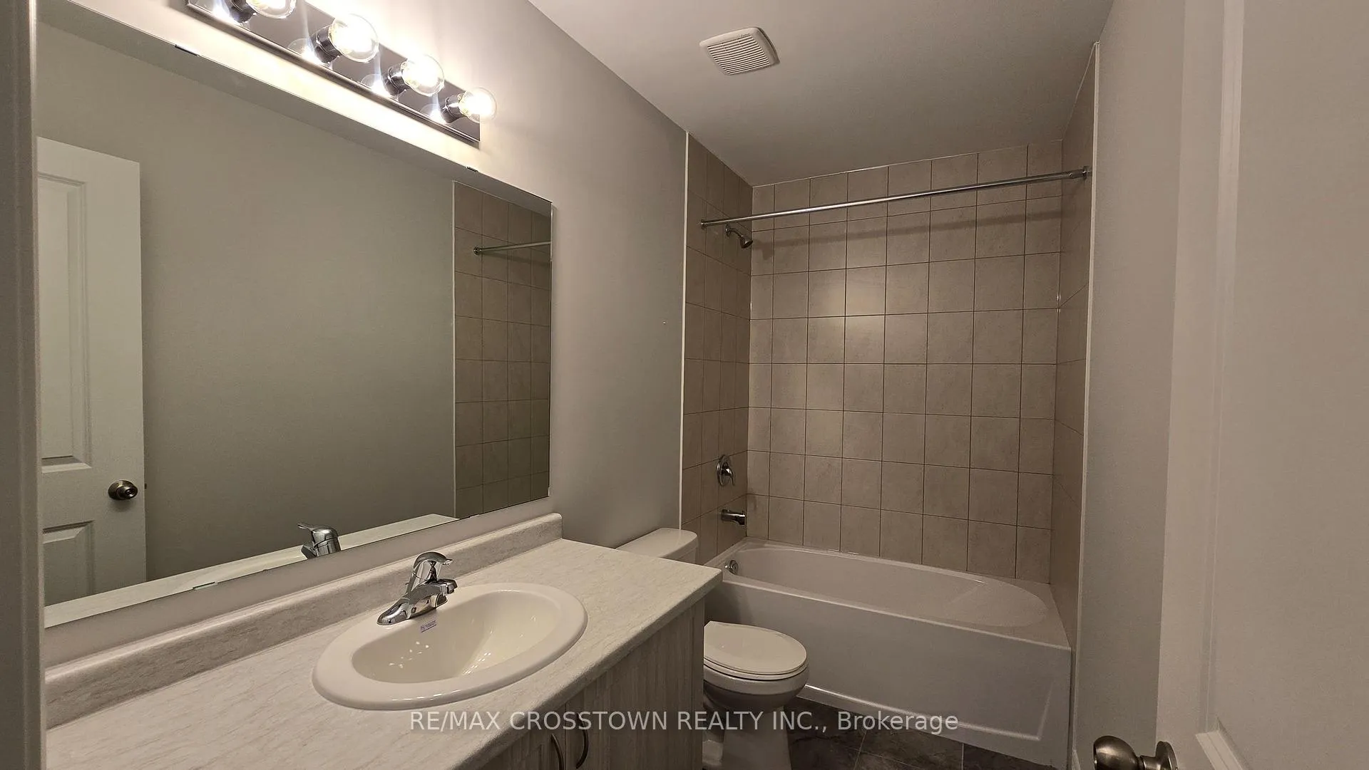 Photo 13 of 22 McConnell Crescent, Bracebridge, Macaulay — HOMEH