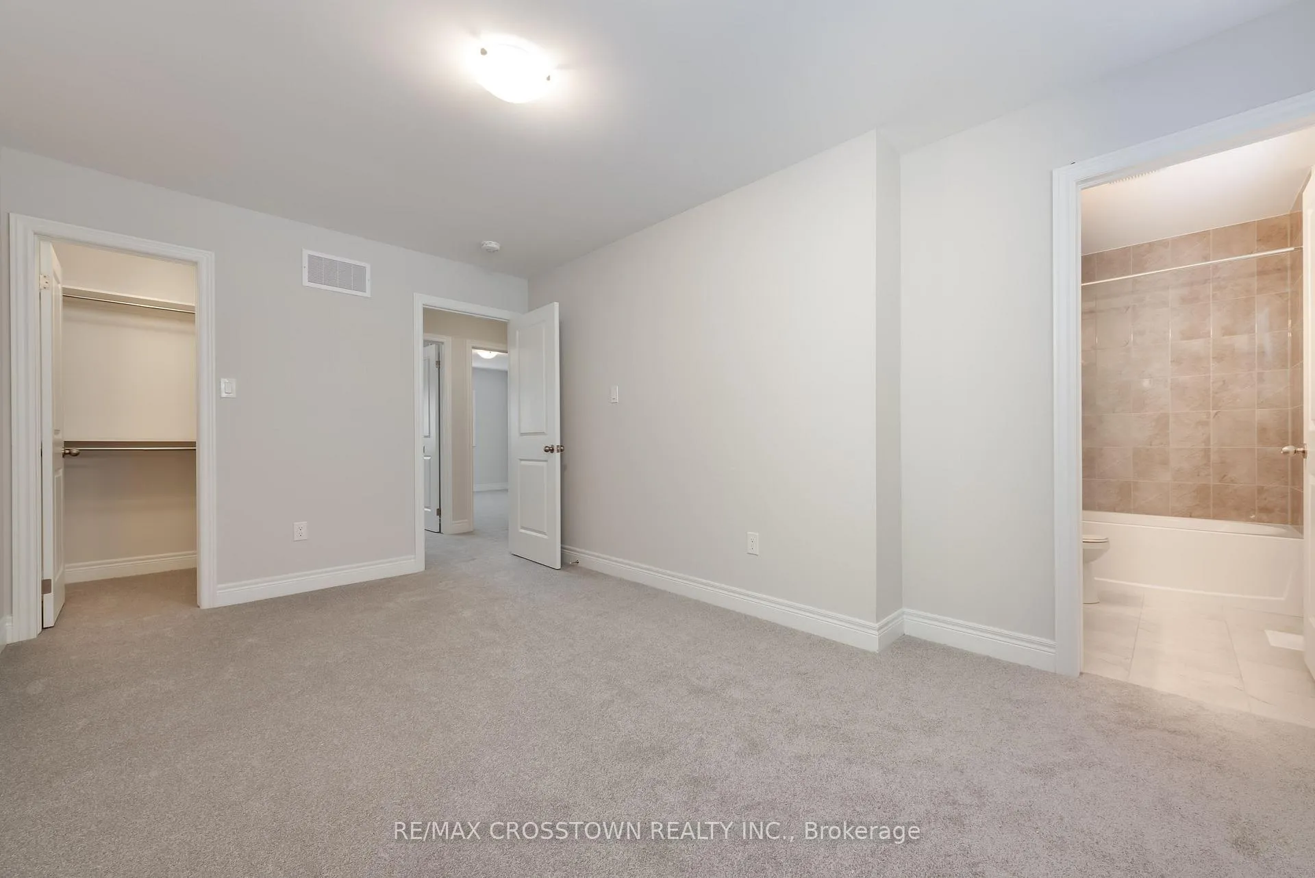 Photo 15 of 22 McConnell Crescent, Bracebridge, Macaulay — HOMEH