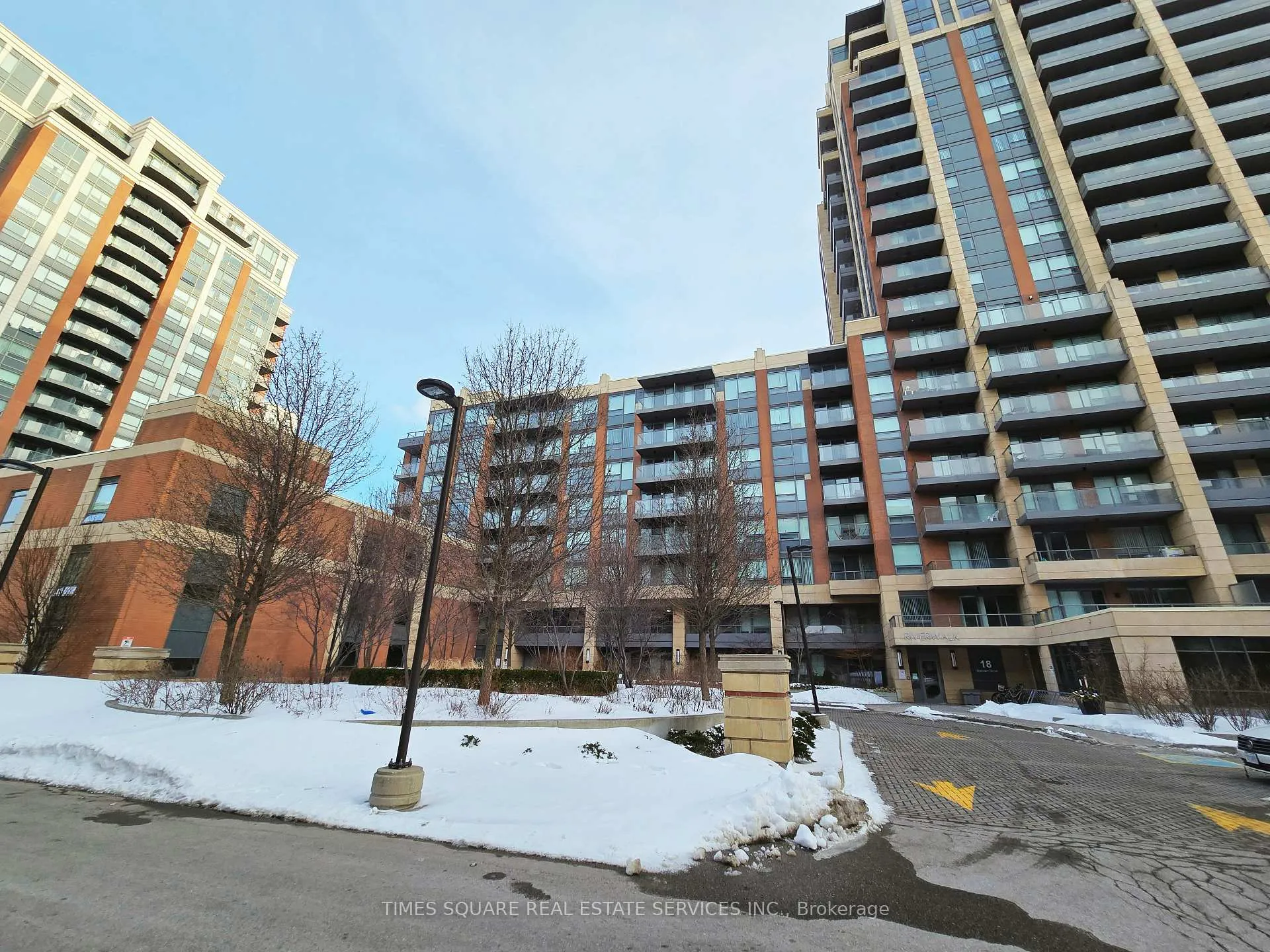 Photo 2 of Unit 708, 18 Uptown Drive, Markham, Unionville — HOMEH