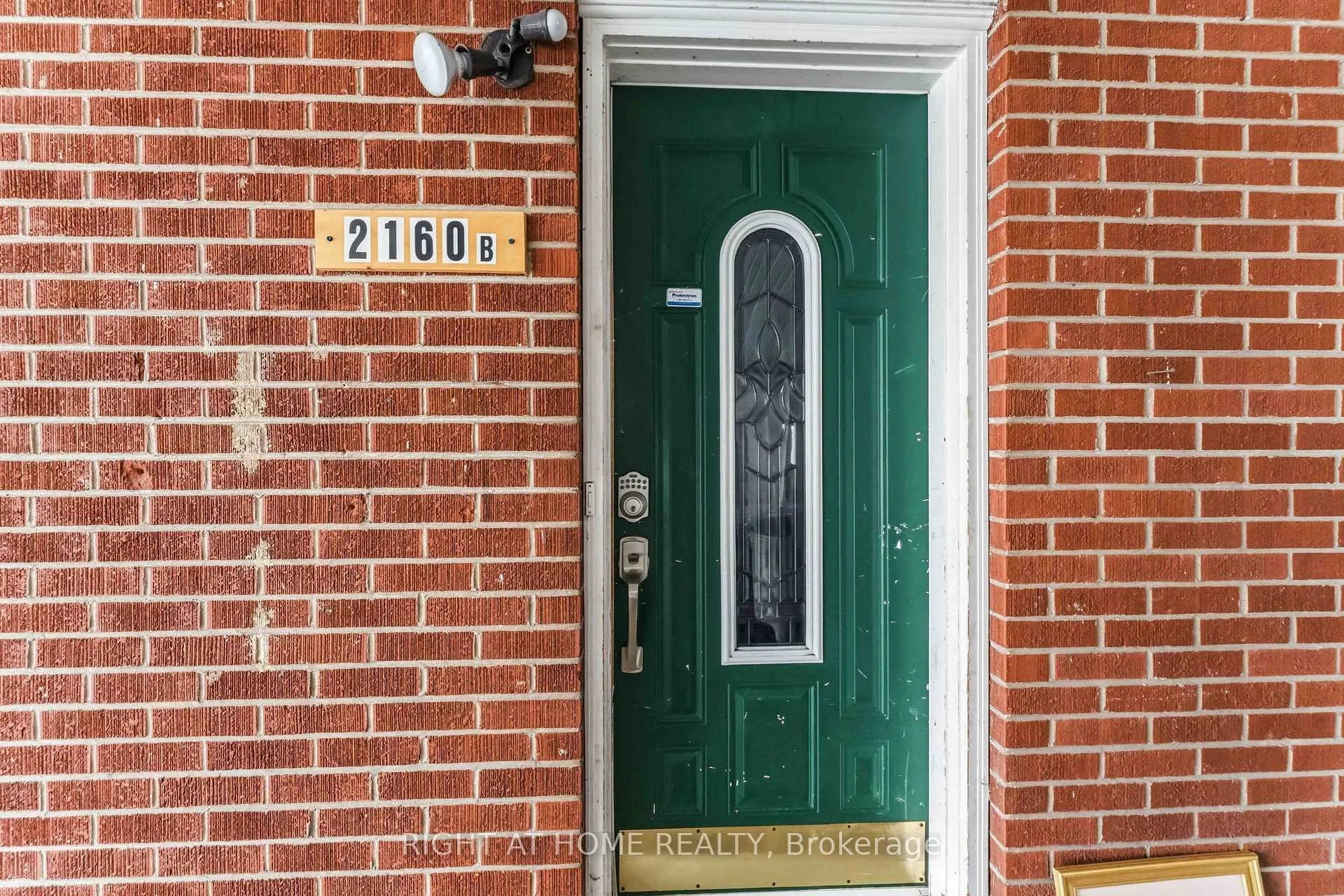 Photo 3 of Unit B, 2160 Queensgrove Road, Ottawa, McKellar Heights/Glabar Park — HOMEH
