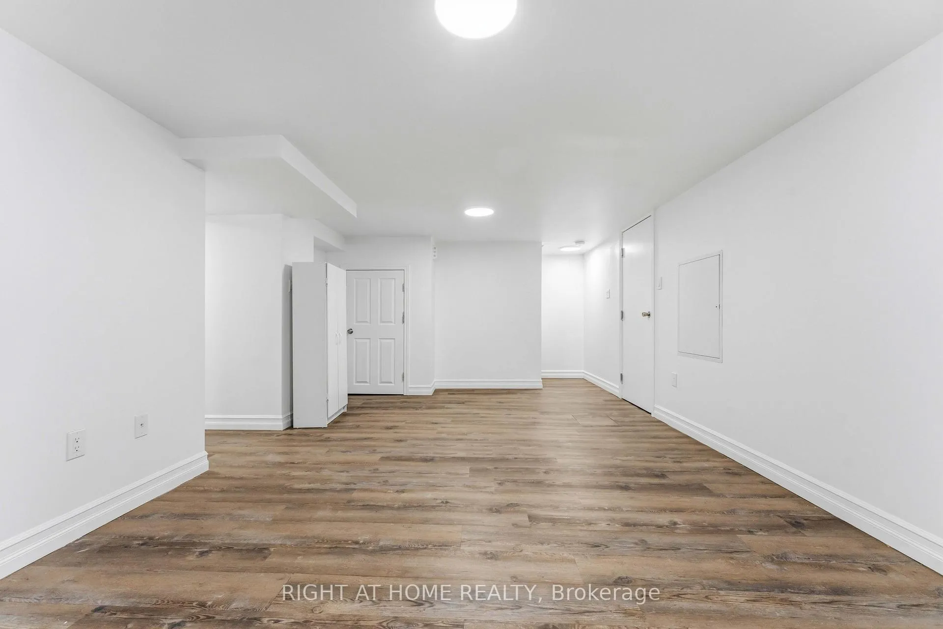 Photo 5 of Unit B, 2160 Queensgrove Road, Ottawa, McKellar Heights/Glabar Park — HOMEH