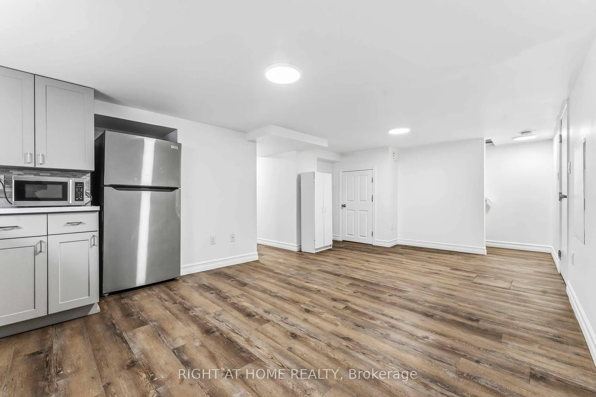 Photo 6 of Unit B, 2160 Queensgrove Road, Ottawa, McKellar Heights/Glabar Park — HOMEH