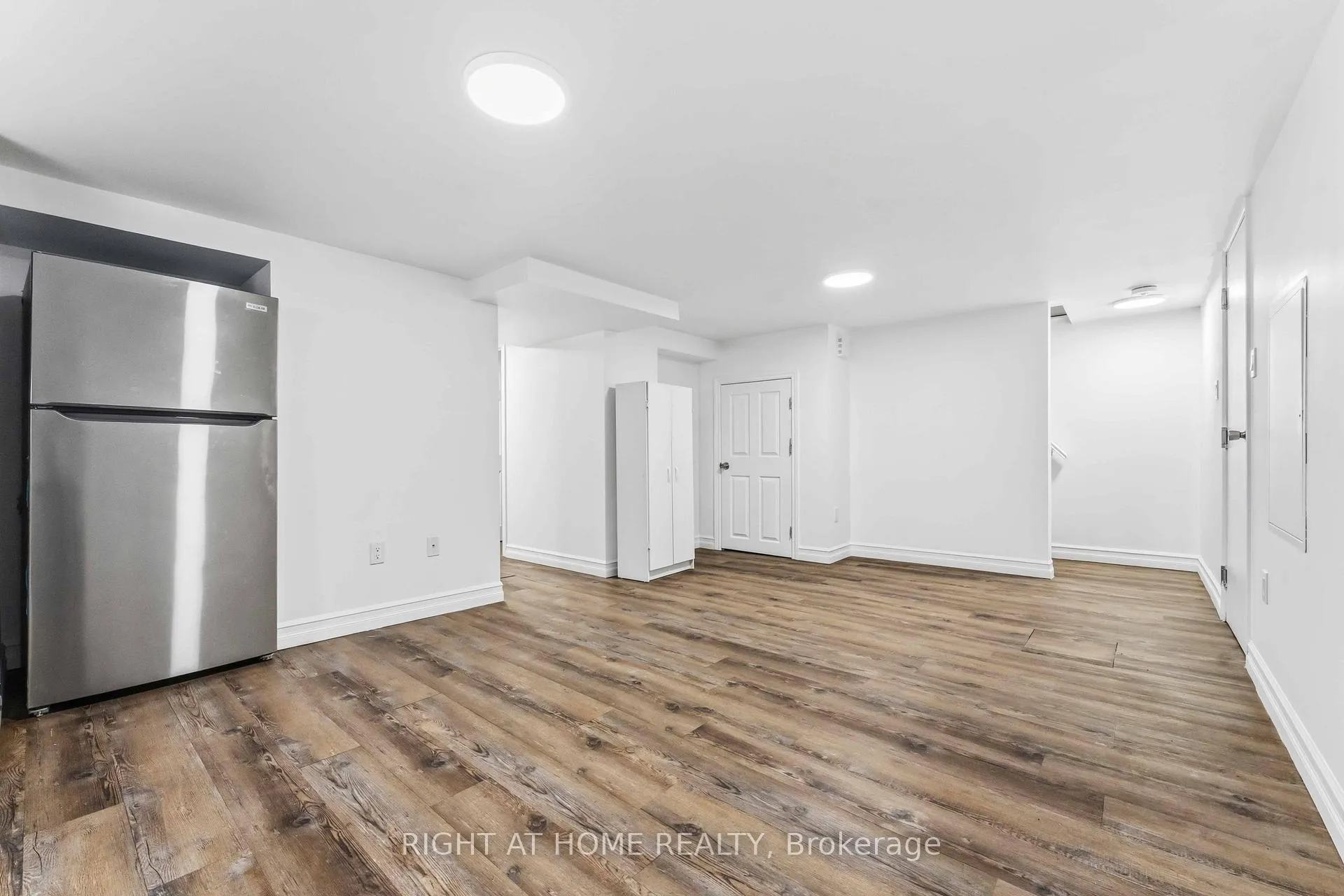 Photo 9 of Unit B, 2160 Queensgrove Road, Ottawa, McKellar Heights/Glabar Park — HOMEH
