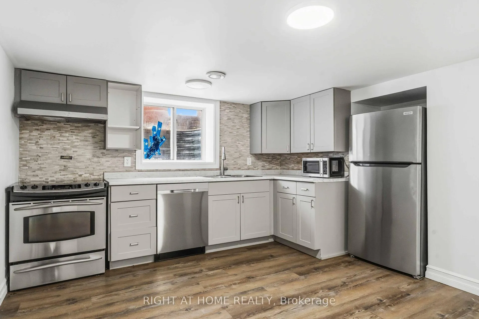 Photo 11 of Unit B, 2160 Queensgrove Road, Ottawa, McKellar Heights/Glabar Park — HOMEH
