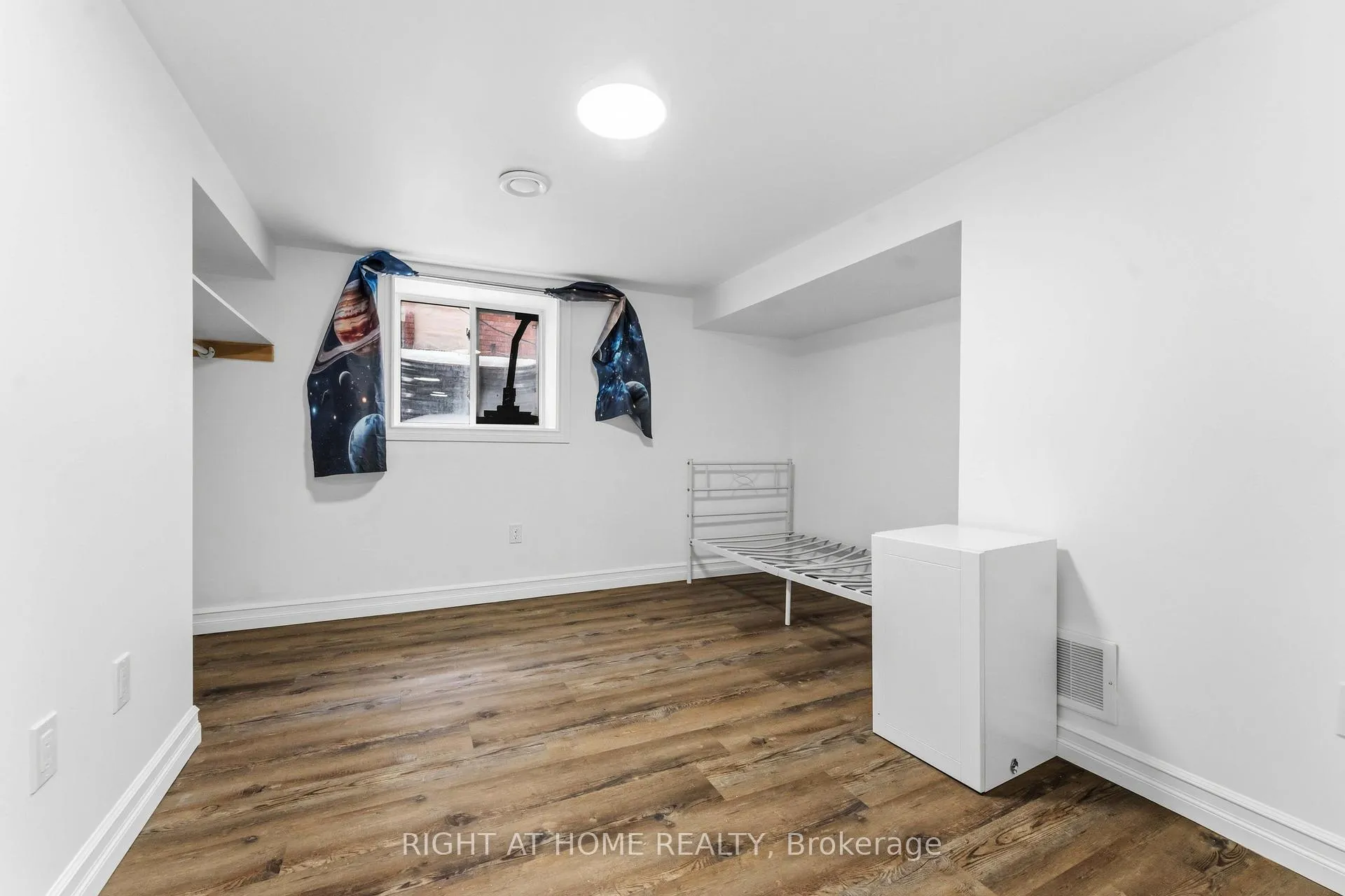 Photo 16 of Unit B, 2160 Queensgrove Road, Ottawa, McKellar Heights/Glabar Park — HOMEH