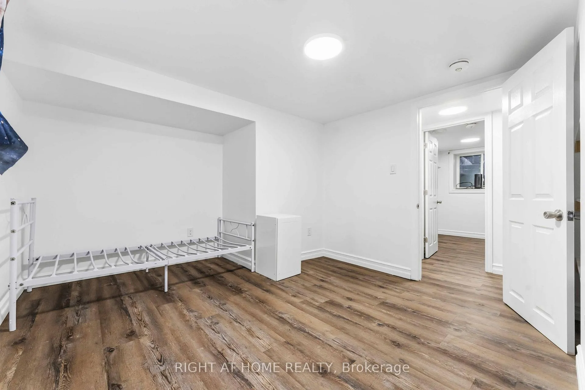 Photo 17 of Unit B, 2160 Queensgrove Road, Ottawa, McKellar Heights/Glabar Park — HOMEH