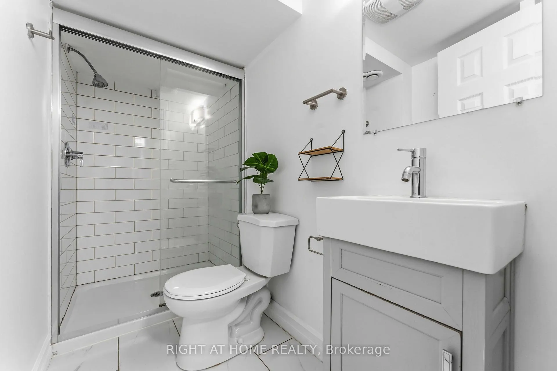 Photo 21 of Unit B, 2160 Queensgrove Road, Ottawa, McKellar Heights/Glabar Park — HOMEH