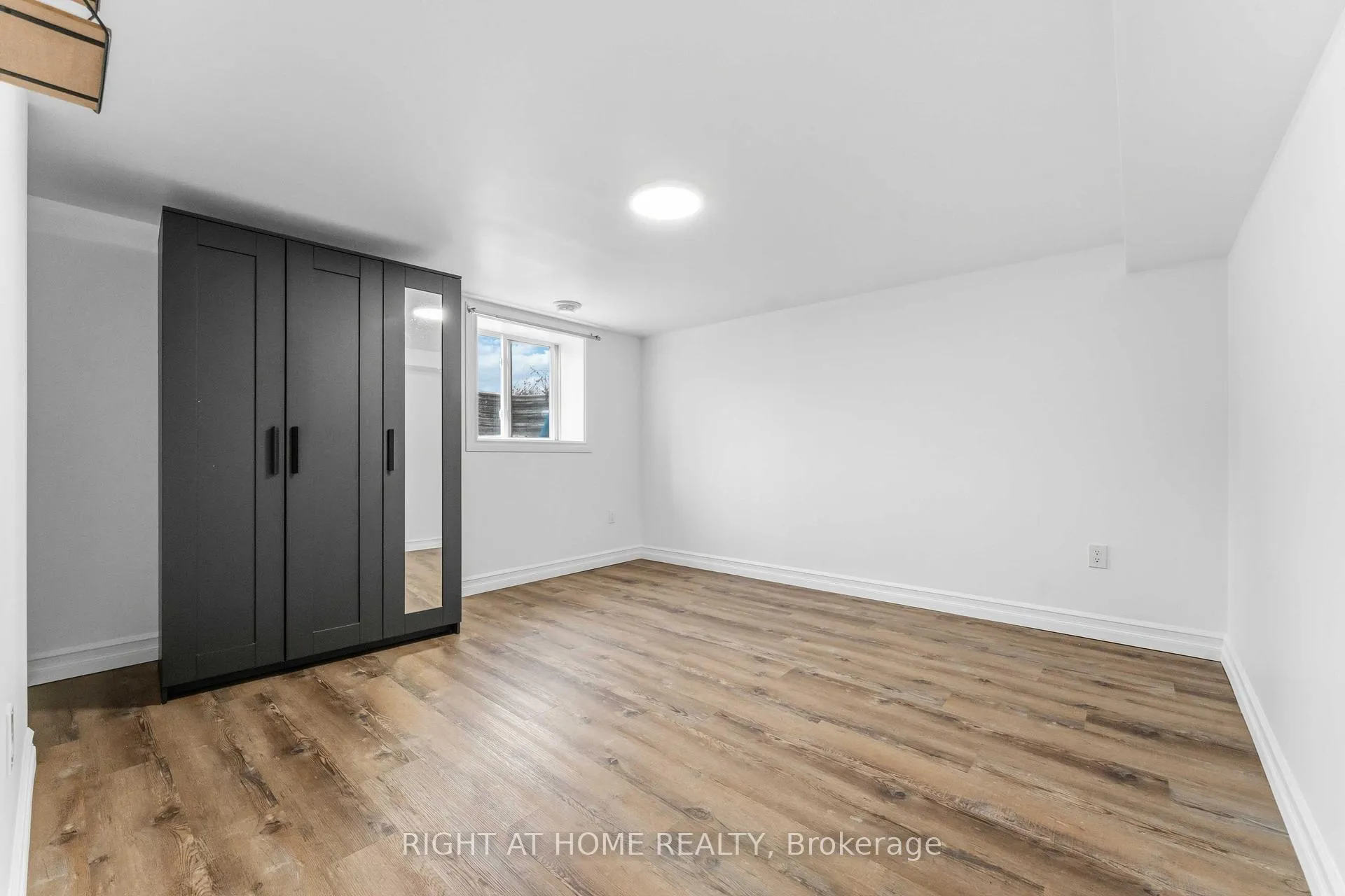 Photo 22 of Unit B, 2160 Queensgrove Road, Ottawa, McKellar Heights/Glabar Park — HOMEH