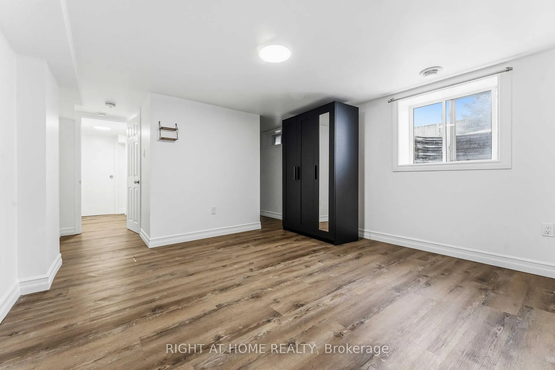 Photo 23 of Unit B, 2160 Queensgrove Road, Ottawa, McKellar Heights/Glabar Park — HOMEH