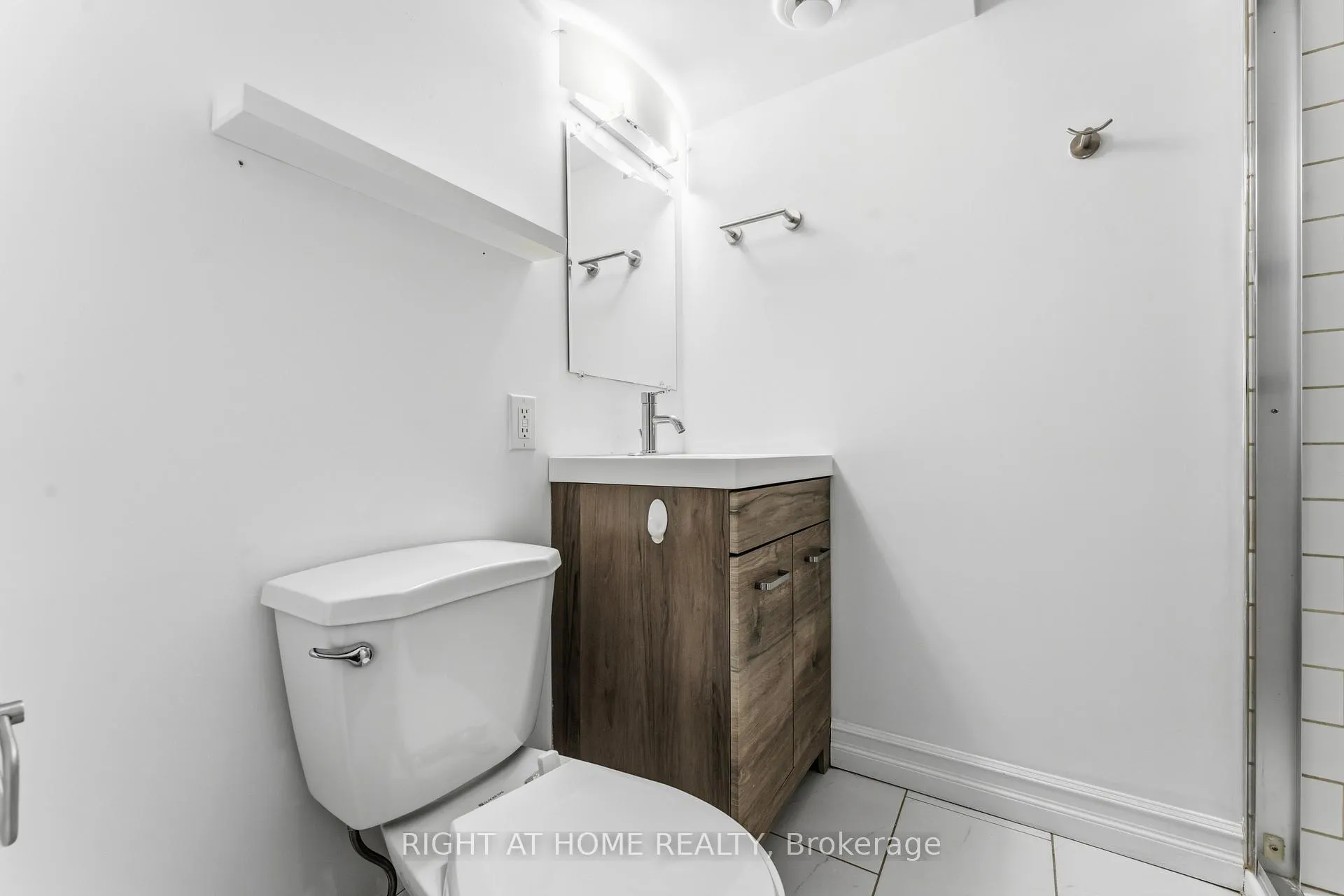 Photo 26 of Unit B, 2160 Queensgrove Road, Ottawa, McKellar Heights/Glabar Park — HOMEH