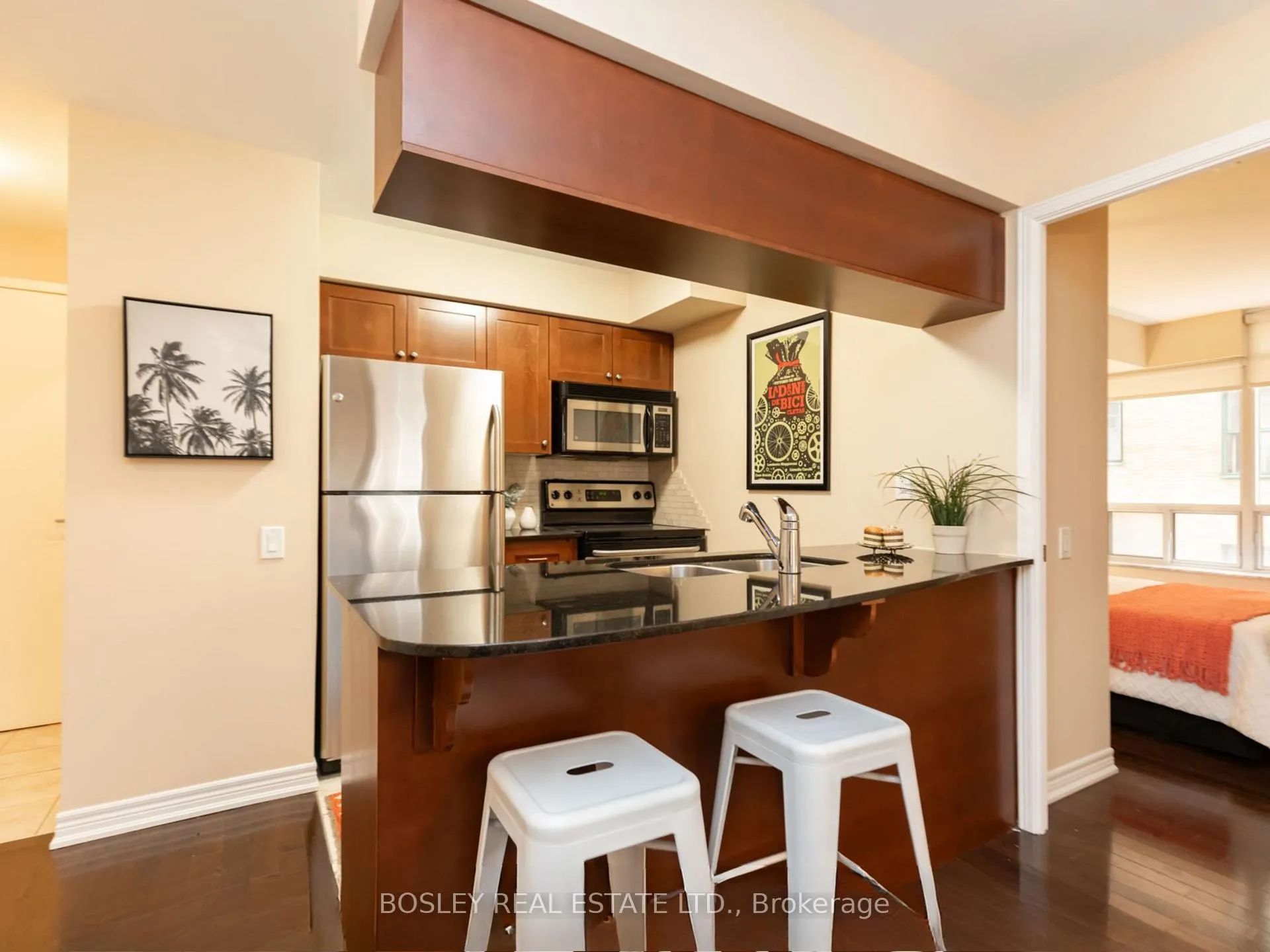 Photo 11 of Unit 302, 60 St Clair Avenue W, Toronto, Yonge-St. Clair — HOMEH
