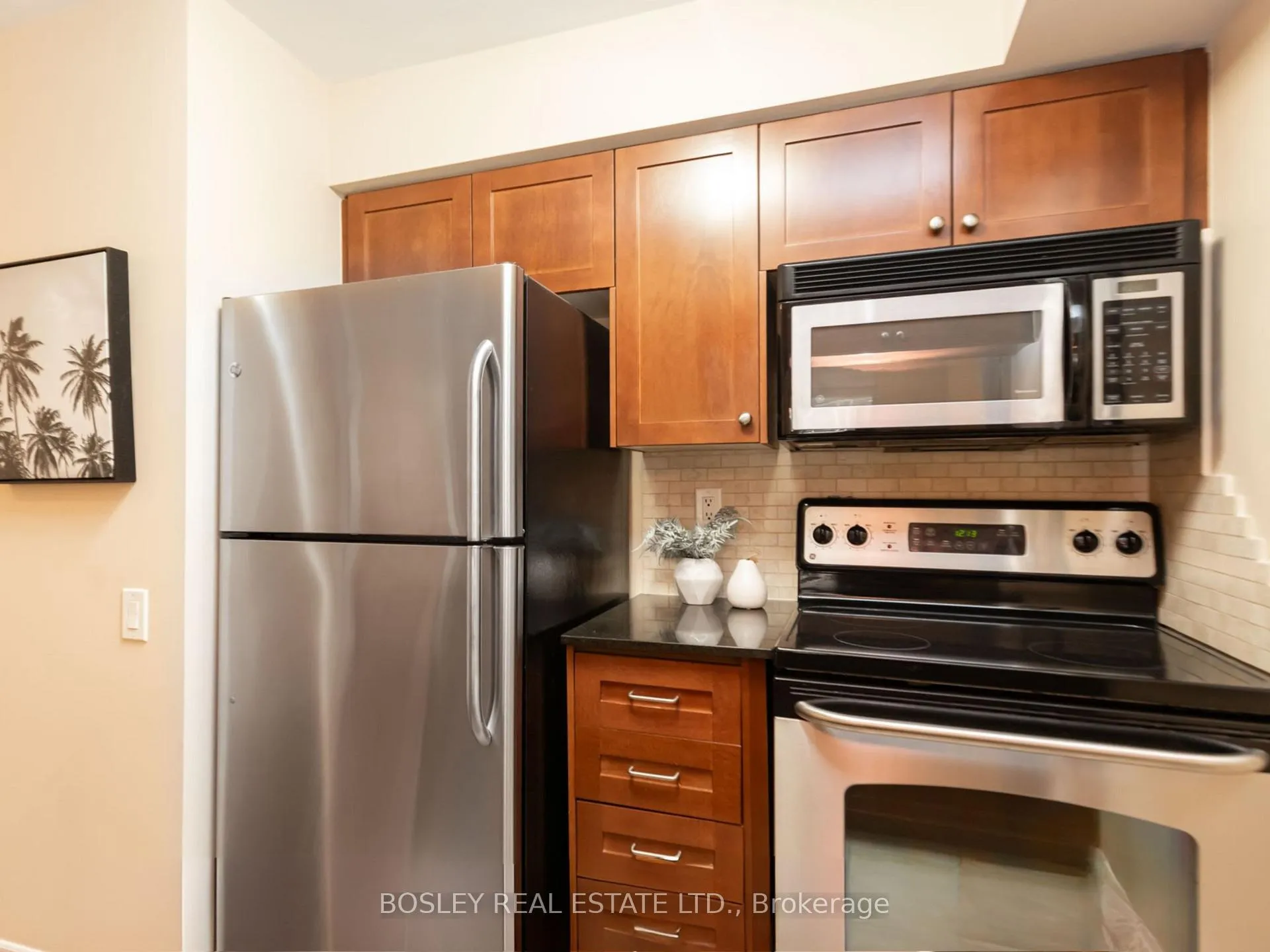 Photo 13 of Unit 302, 60 St Clair Avenue W, Toronto, Yonge-St. Clair — HOMEH