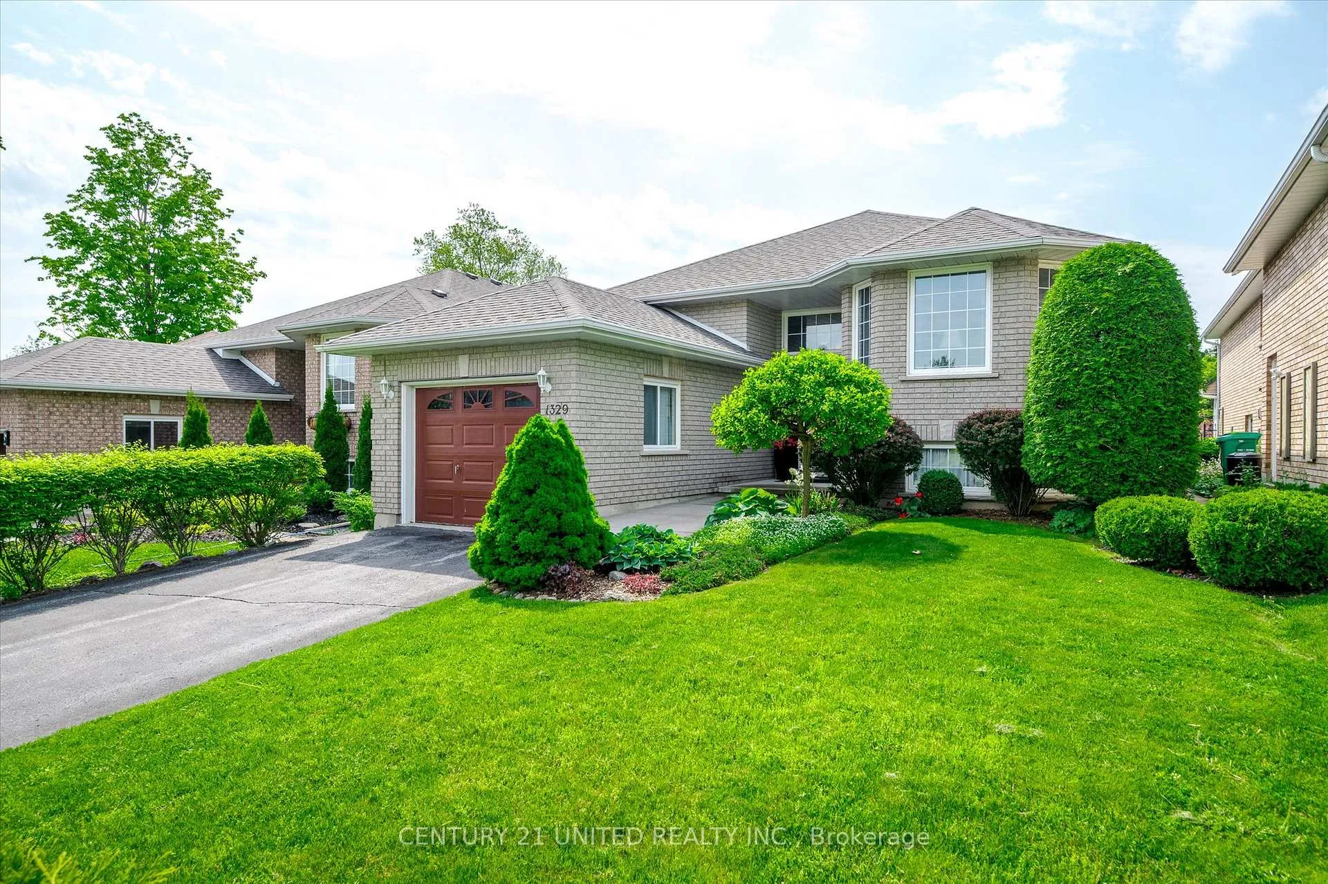Photo 2 of 1329 White Crescent, Peterborough, Monaghan Ward 2 — HOMEH