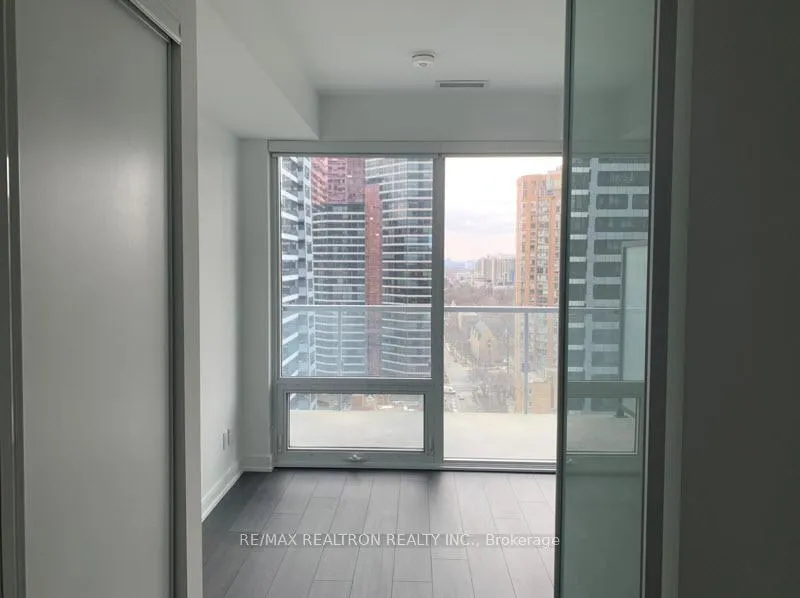Photo 6 of Unit 1910, 3 Gloucester Street, Toronto, Church-Yonge Corridor — HOMEH