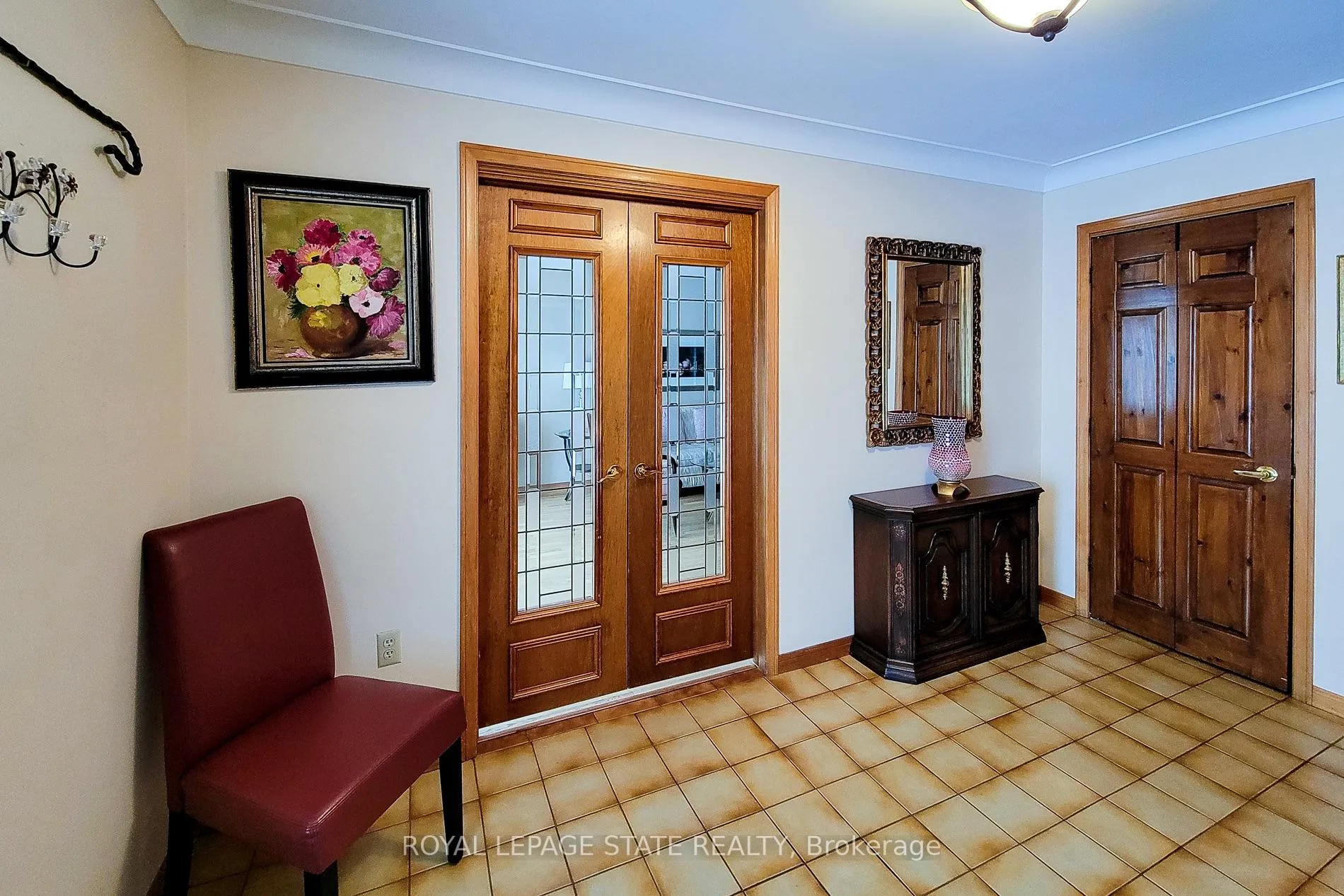 Photo 9 of 52 Elena Court, Hamilton, Gurnett — HOMEH
