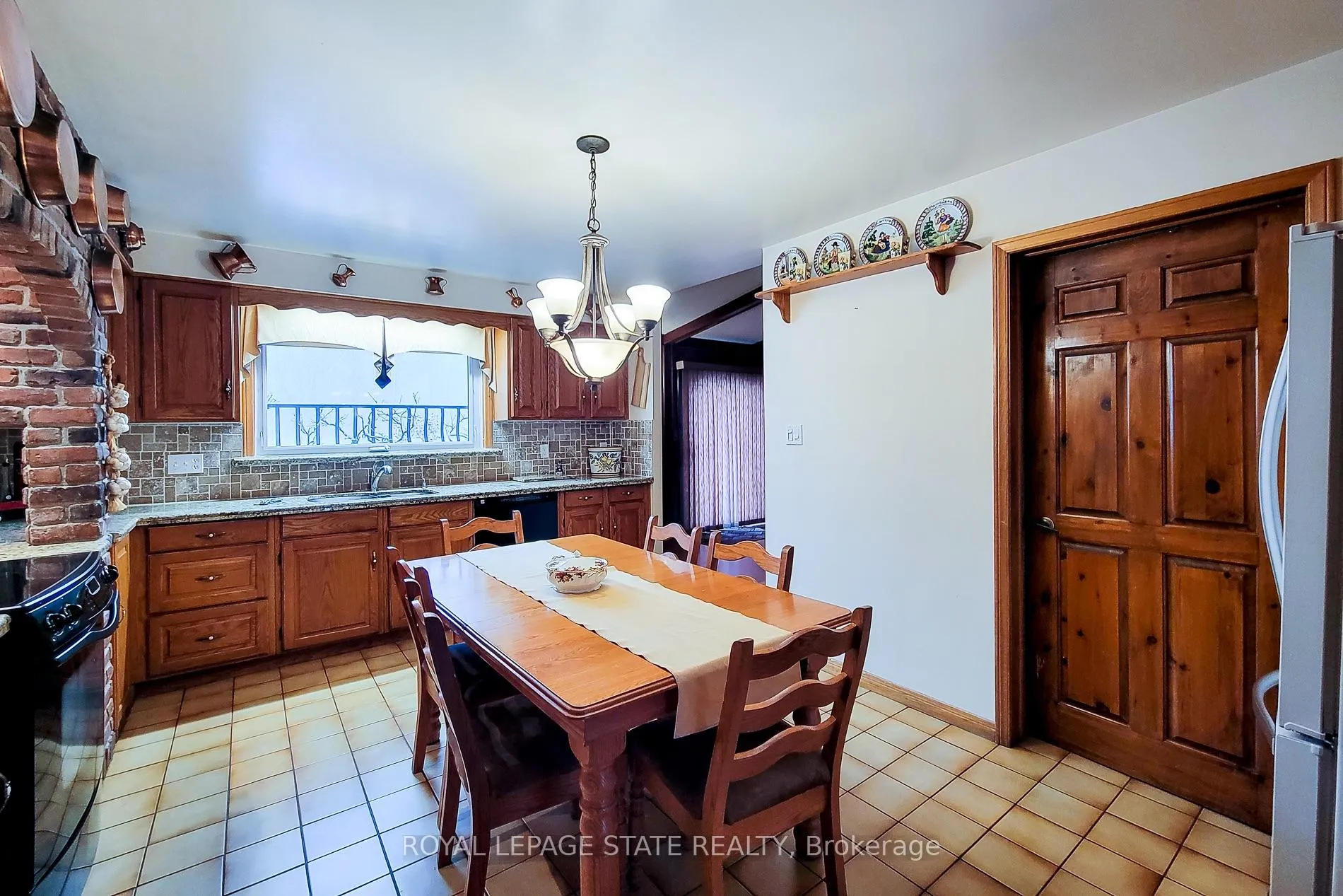 Photo 15 of 52 Elena Court, Hamilton, Gurnett — HOMEH