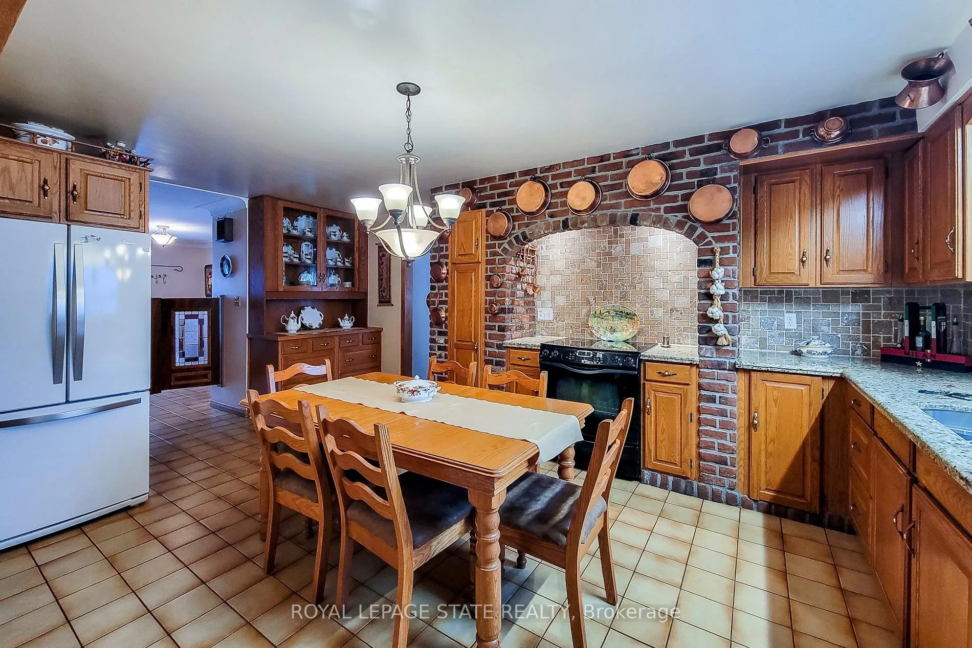 Photo 16 of 52 Elena Court, Hamilton, Gurnett — HOMEH