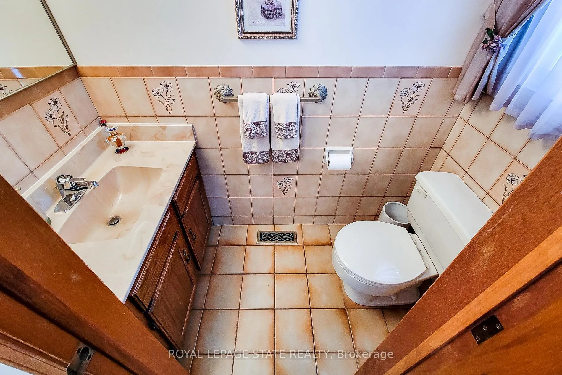 Photo 24 of 52 Elena Court, Hamilton, Gurnett — HOMEH