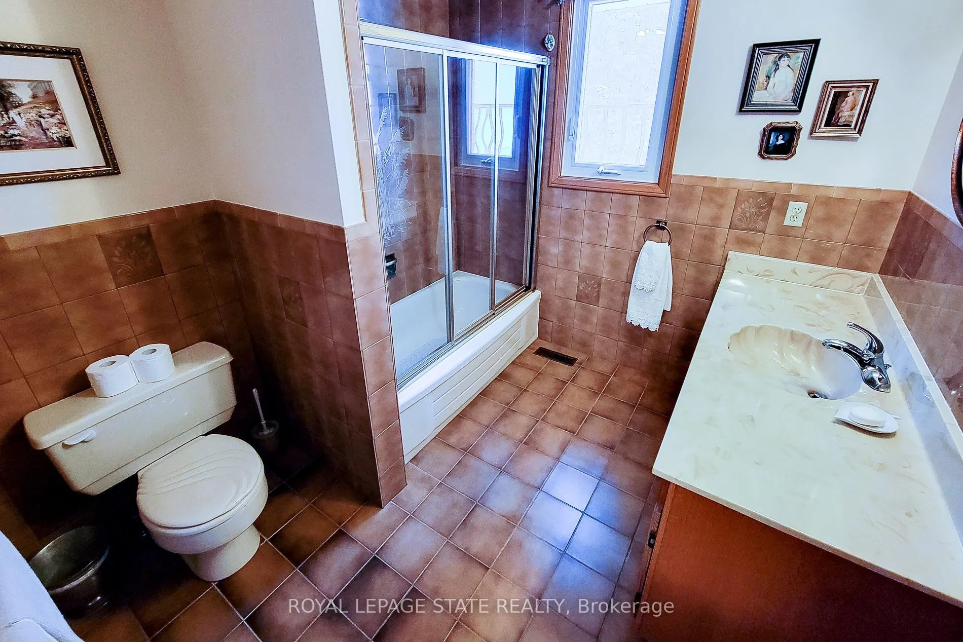 Photo 30 of 52 Elena Court, Hamilton, Gurnett — HOMEH