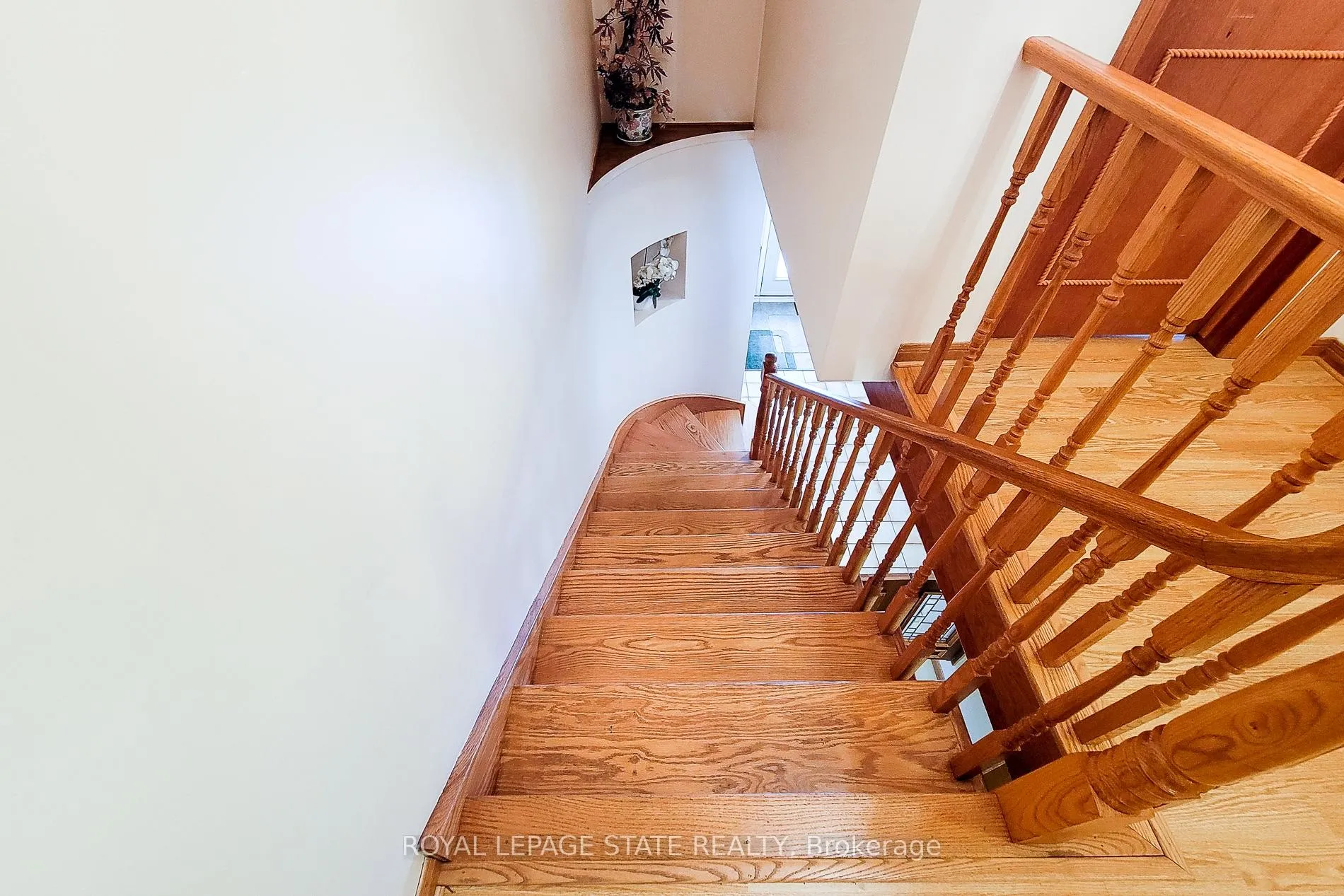Photo 32 of 52 Elena Court, Hamilton, Gurnett — HOMEH