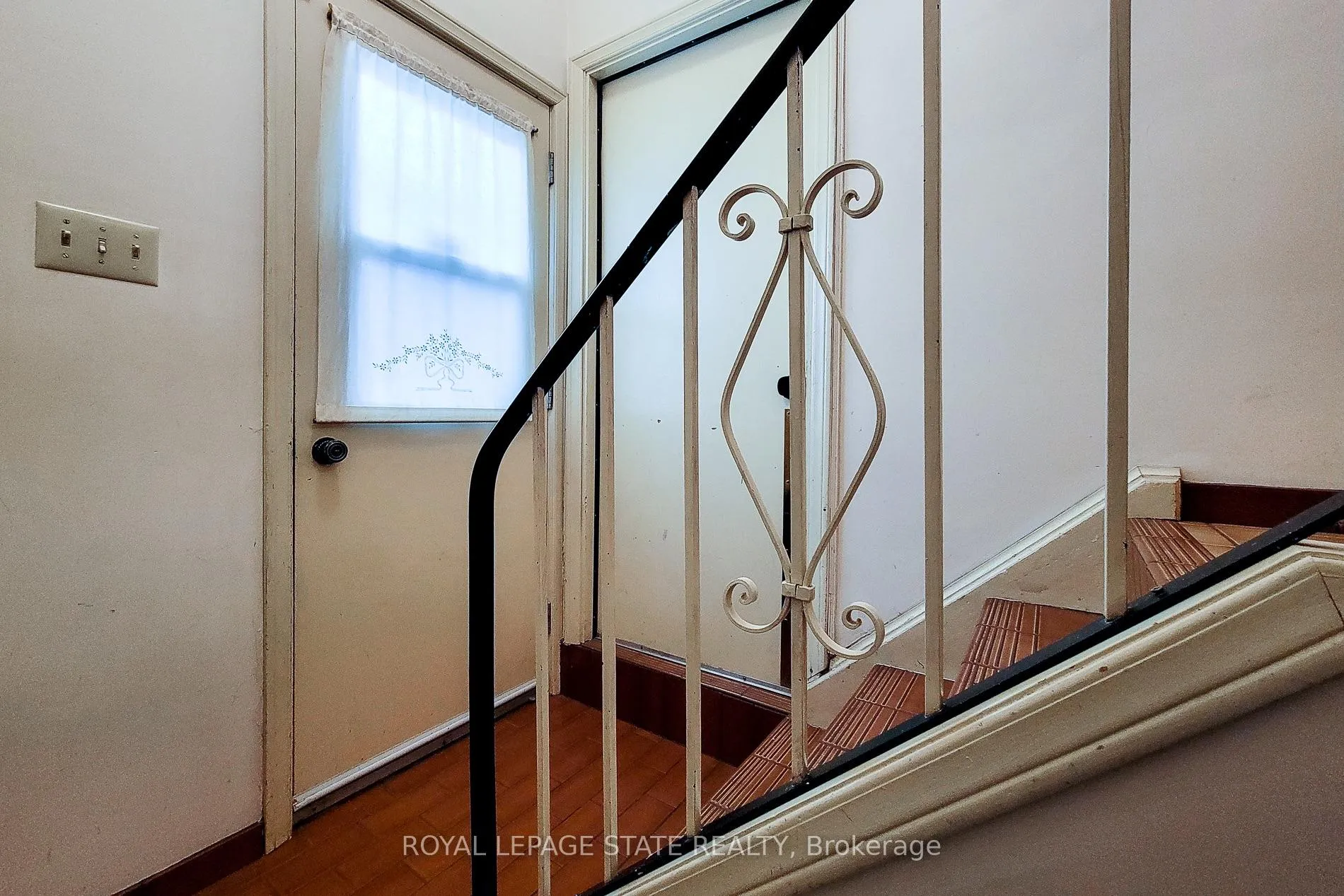 Photo 34 of 52 Elena Court, Hamilton, Gurnett — HOMEH