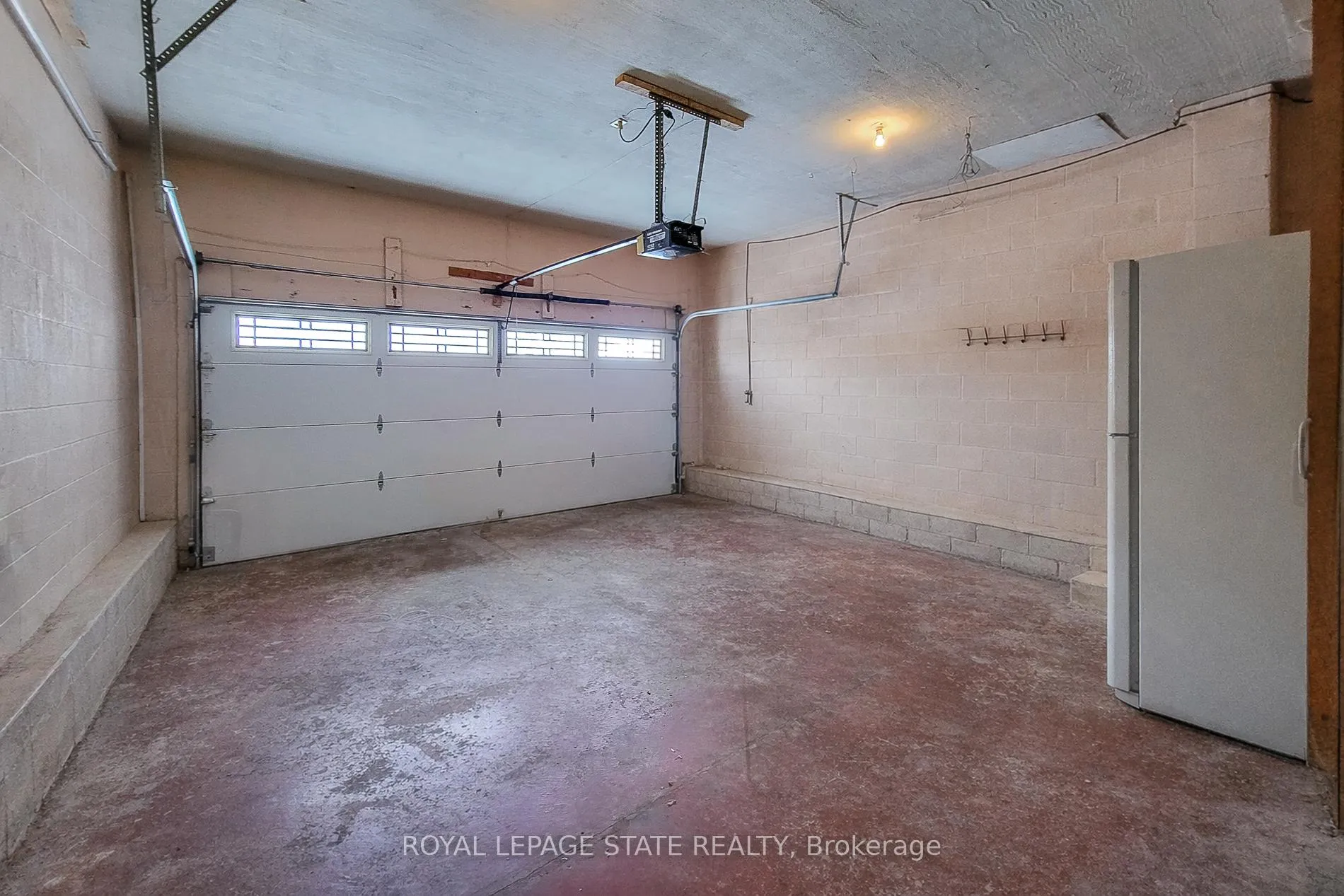 Photo 44 of 52 Elena Court, Hamilton, Gurnett — HOMEH