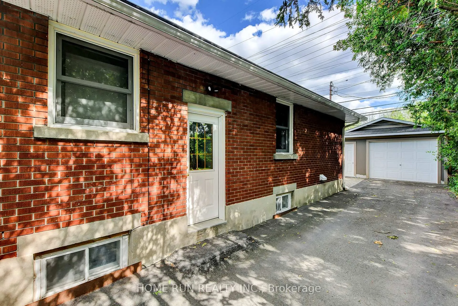 Photo 2 of 524 Braydon Avenue, Ottawa, Riverview Park — HOMEH