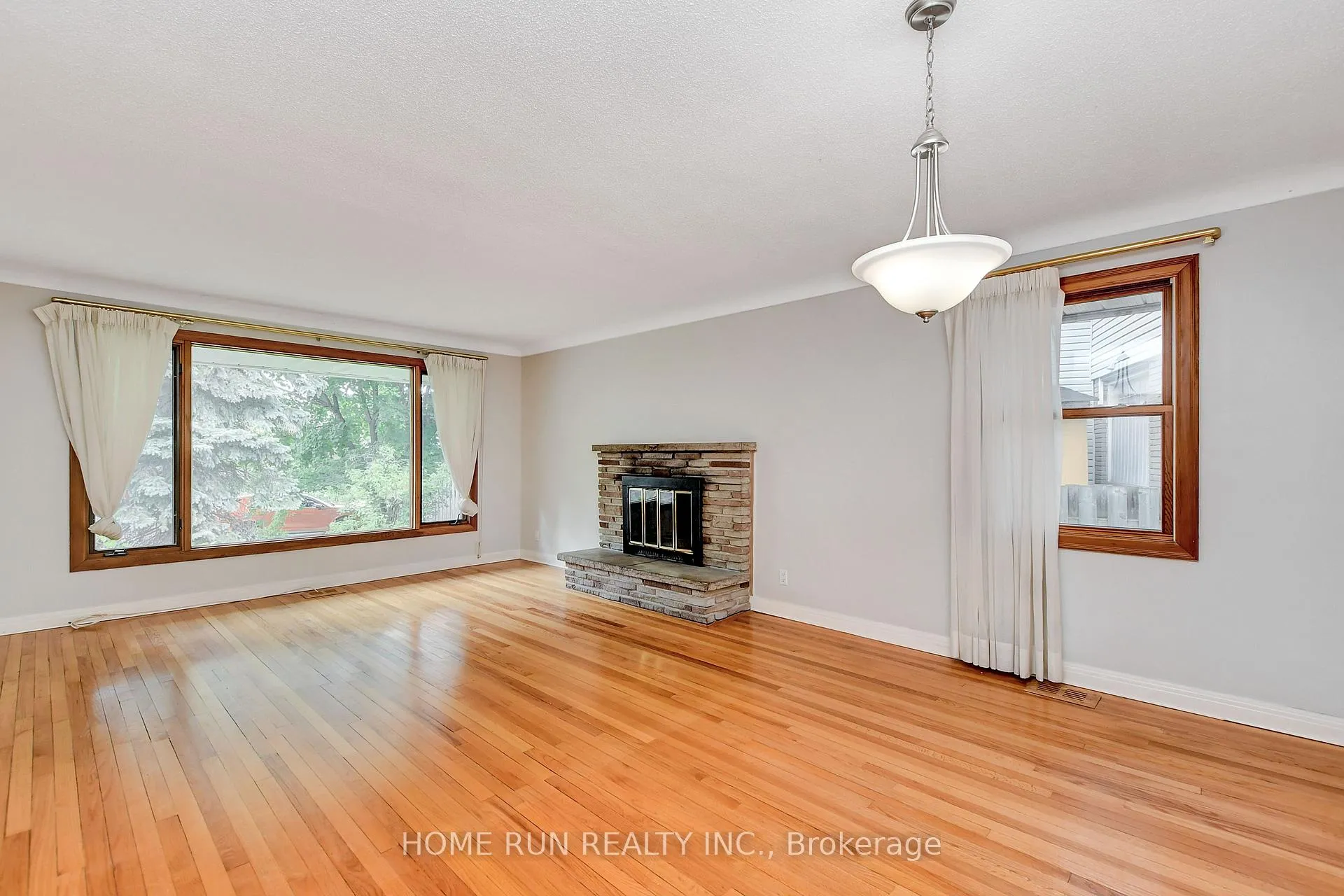 Photo 3 of 524 Braydon Avenue, Ottawa, Riverview Park — HOMEH