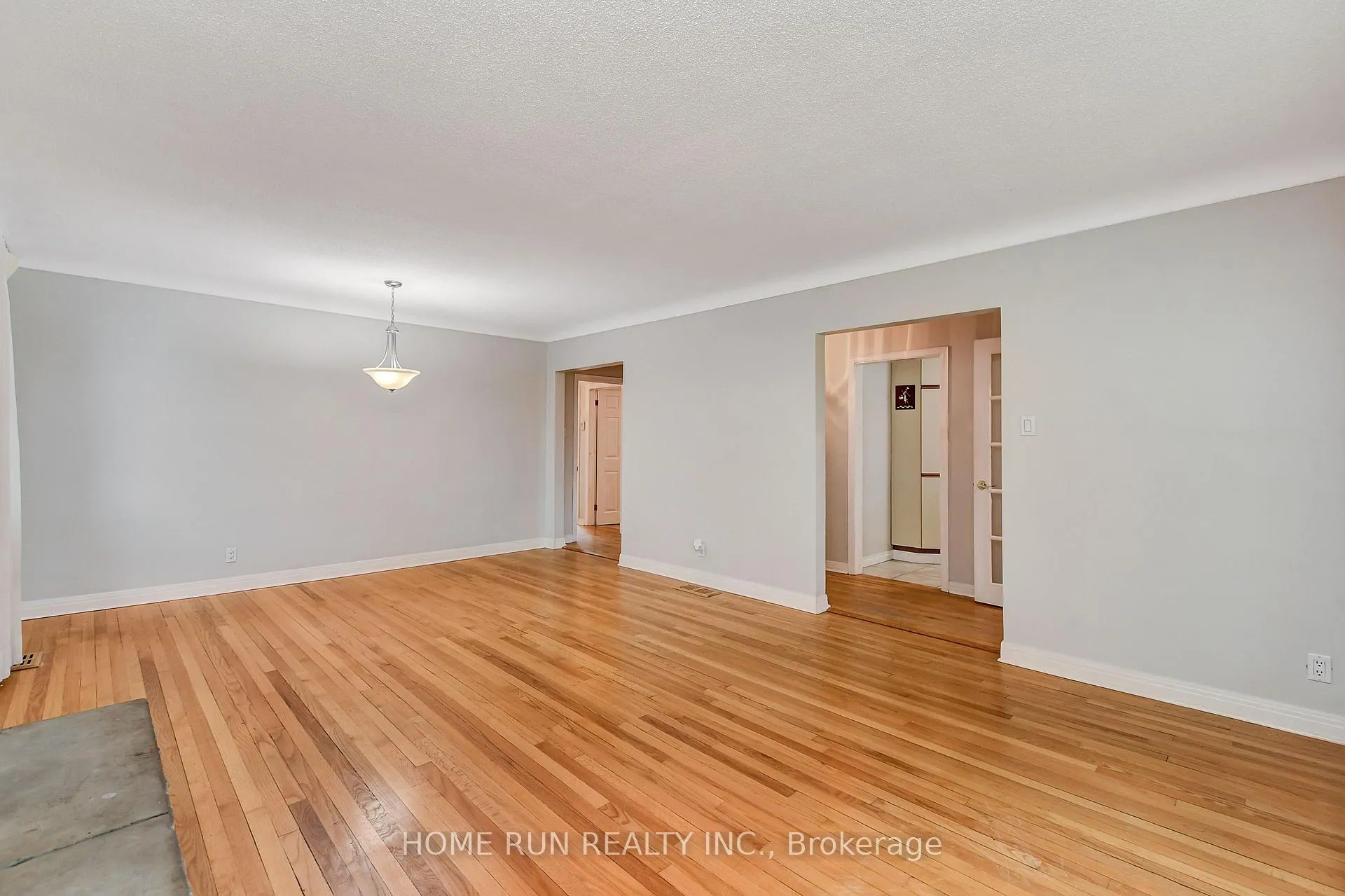 Photo 5 of 524 Braydon Avenue, Ottawa, Riverview Park — HOMEH