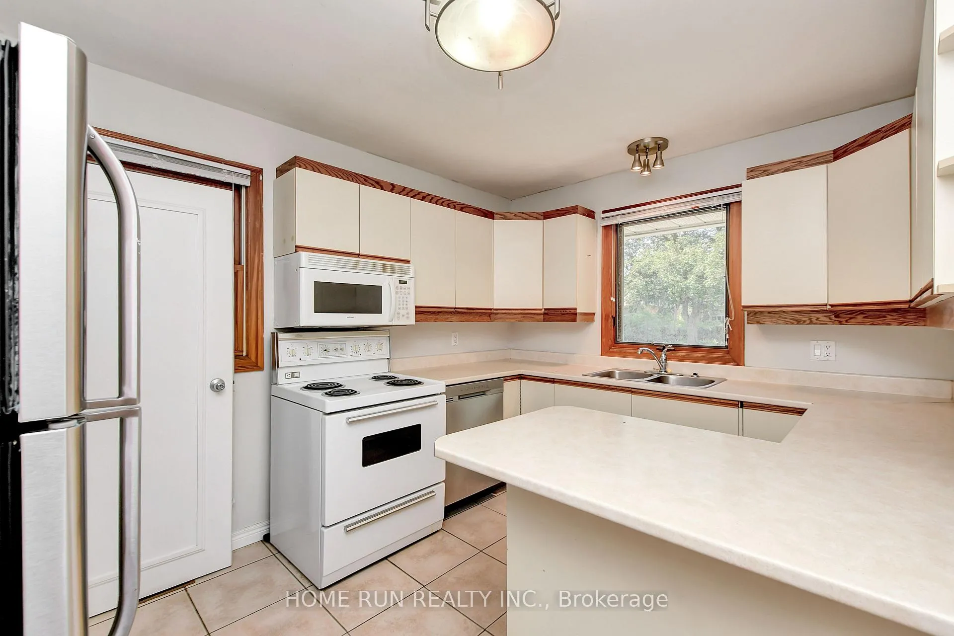 Photo 7 of 524 Braydon Avenue, Ottawa, Riverview Park — HOMEH