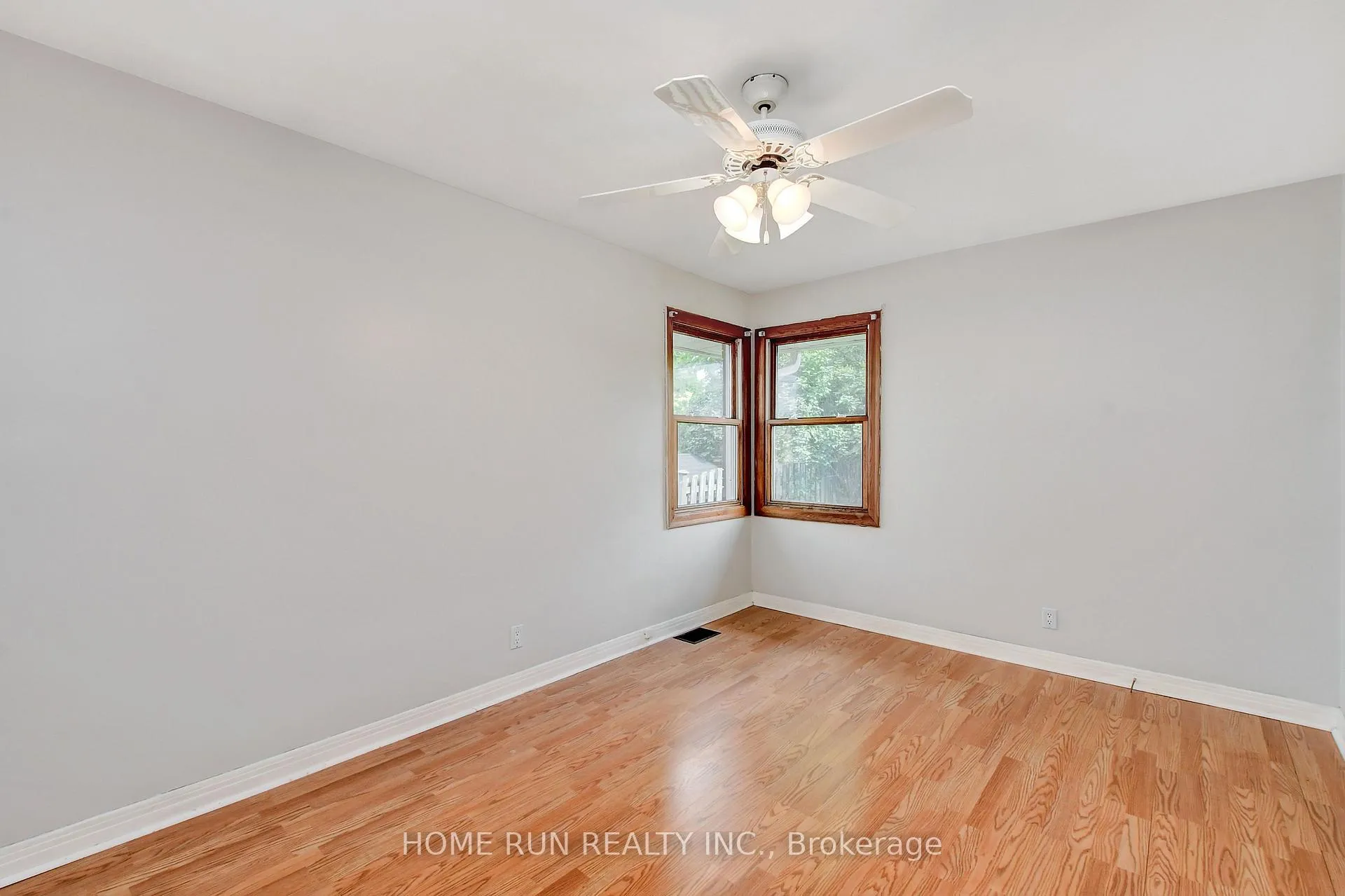 Photo 9 of 524 Braydon Avenue, Ottawa, Riverview Park — HOMEH