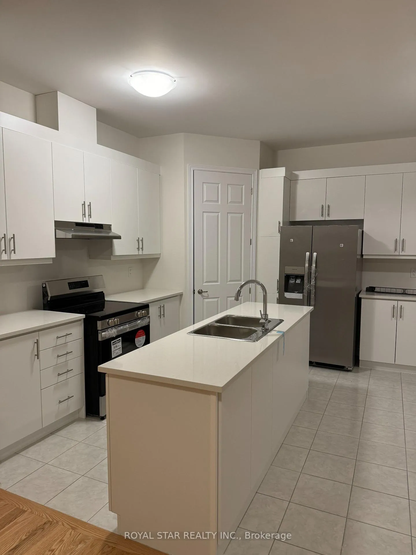 Photo 6 of 80 Claremont Drive, Brampton, Sandringham-Wellington North — HOMEH