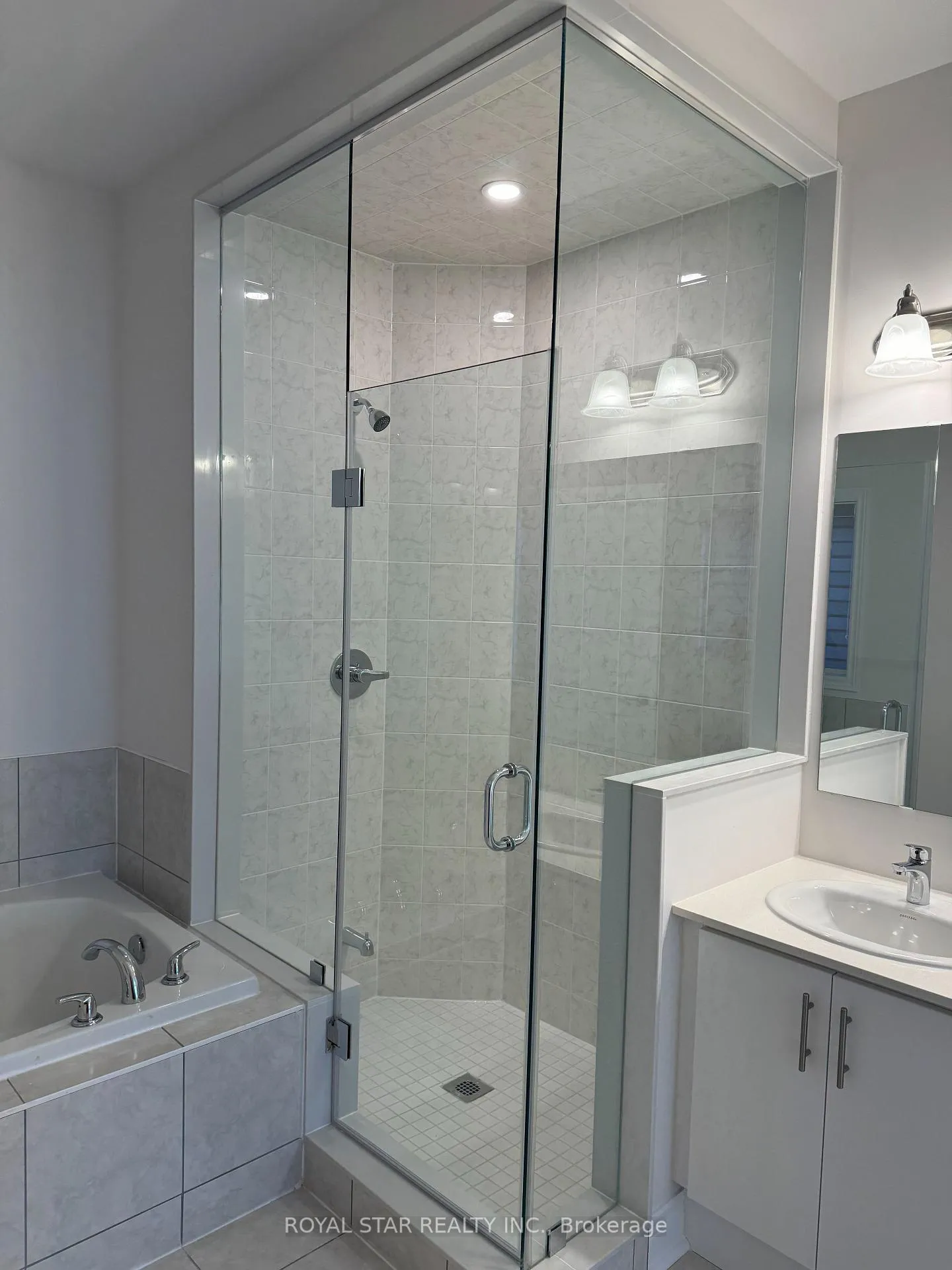 Photo 9 of 80 Claremont Drive, Brampton, Sandringham-Wellington North — HOMEH
