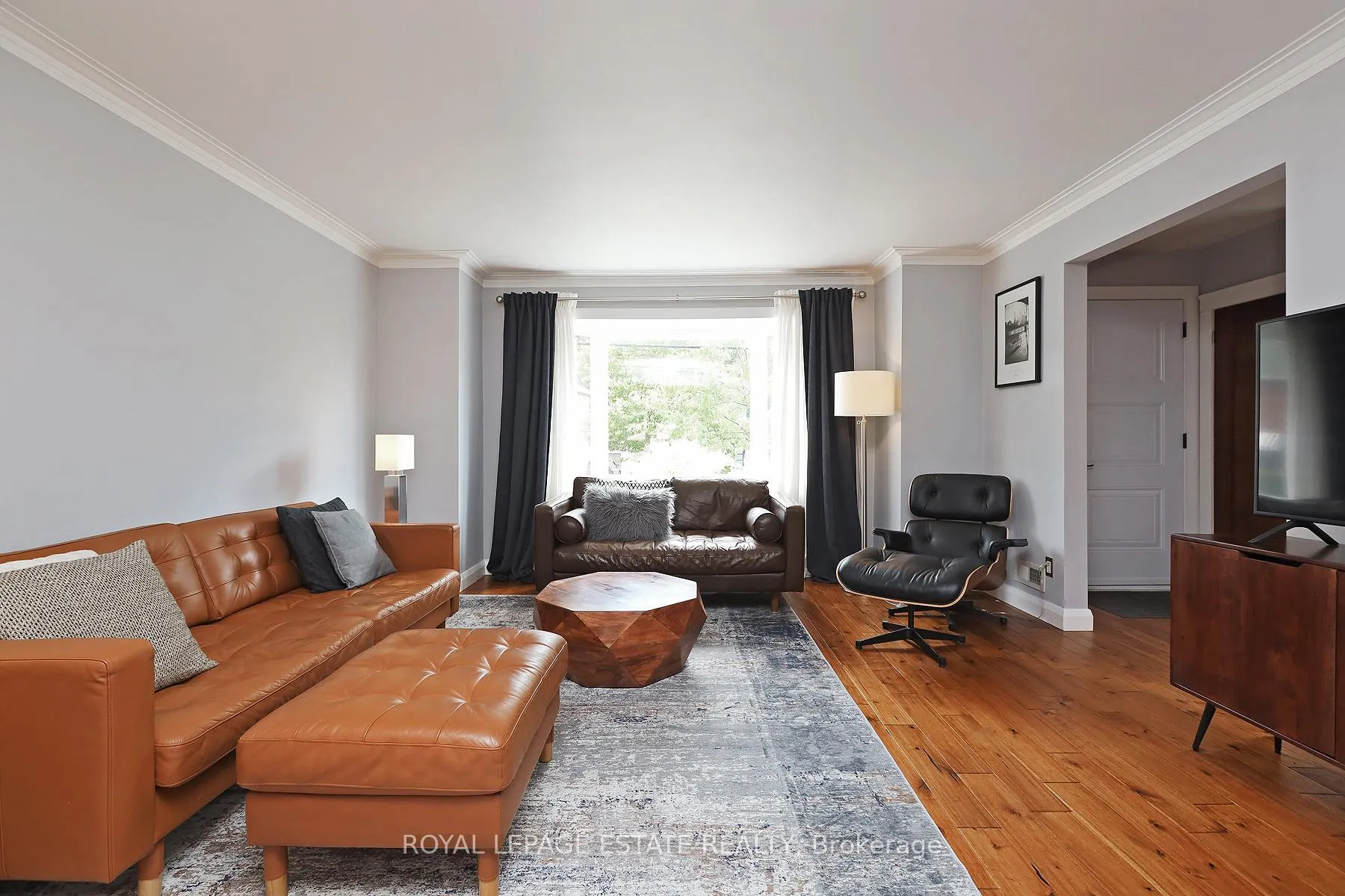 Photo 8 of 86 Midland Avenue, Scarborough, Birchcliffe-Cliffside — HOMEH