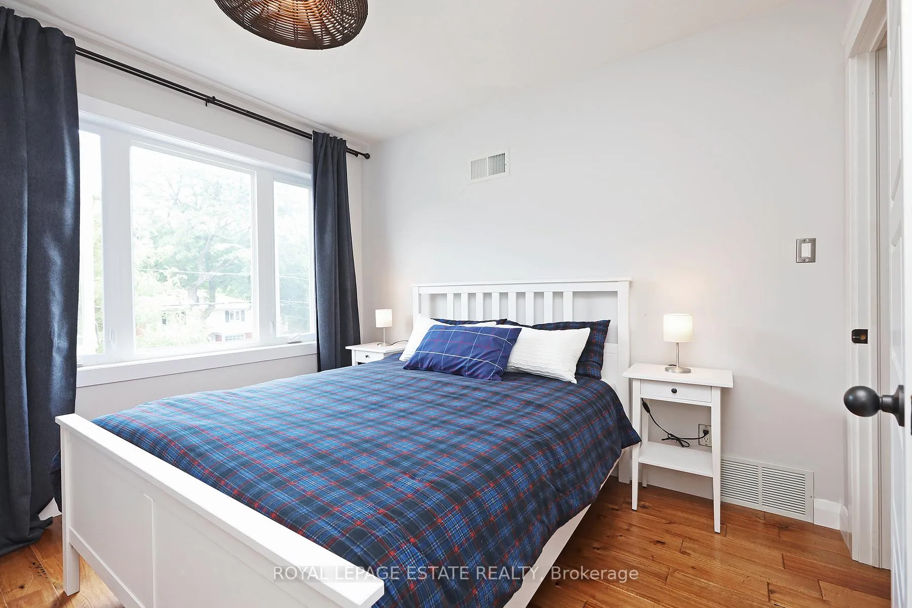 Photo 23 of 86 Midland Avenue, Scarborough, Birchcliffe-Cliffside — HOMEH