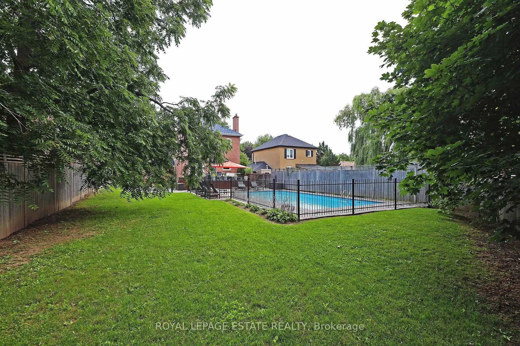 Photo 30 of 86 Midland Avenue, Scarborough, Birchcliffe-Cliffside — HOMEH