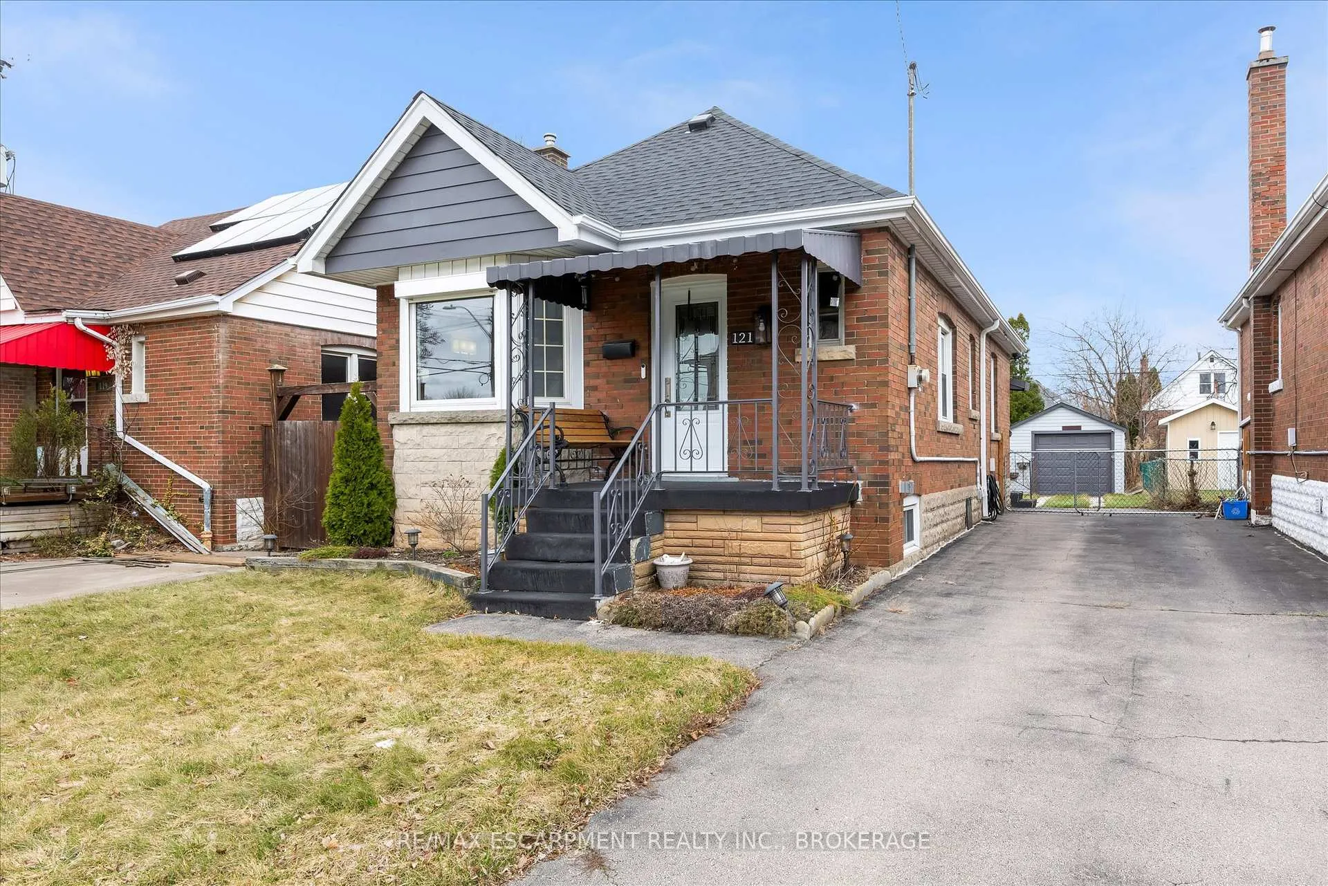 Photo 2 of 121 Cameron Avenue S, Hamilton, Bartonville — HOMEH
