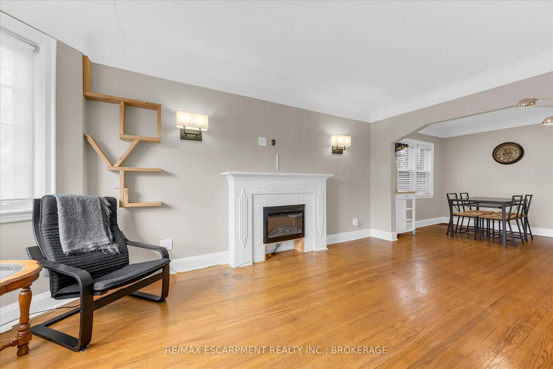 Photo 3 of 121 Cameron Avenue S, Hamilton, Bartonville — HOMEH