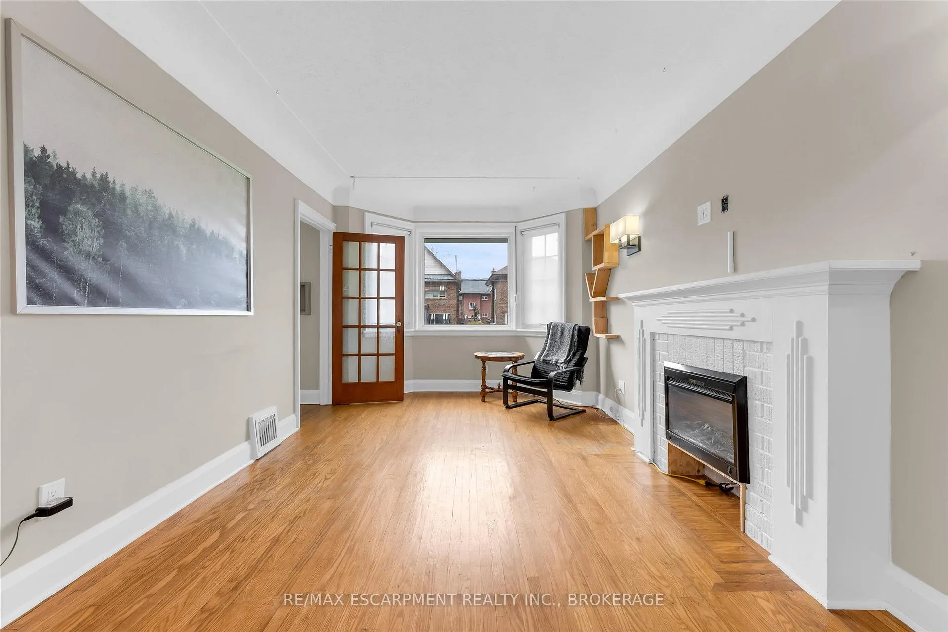 Photo 4 of 121 Cameron Avenue S, Hamilton, Bartonville — HOMEH