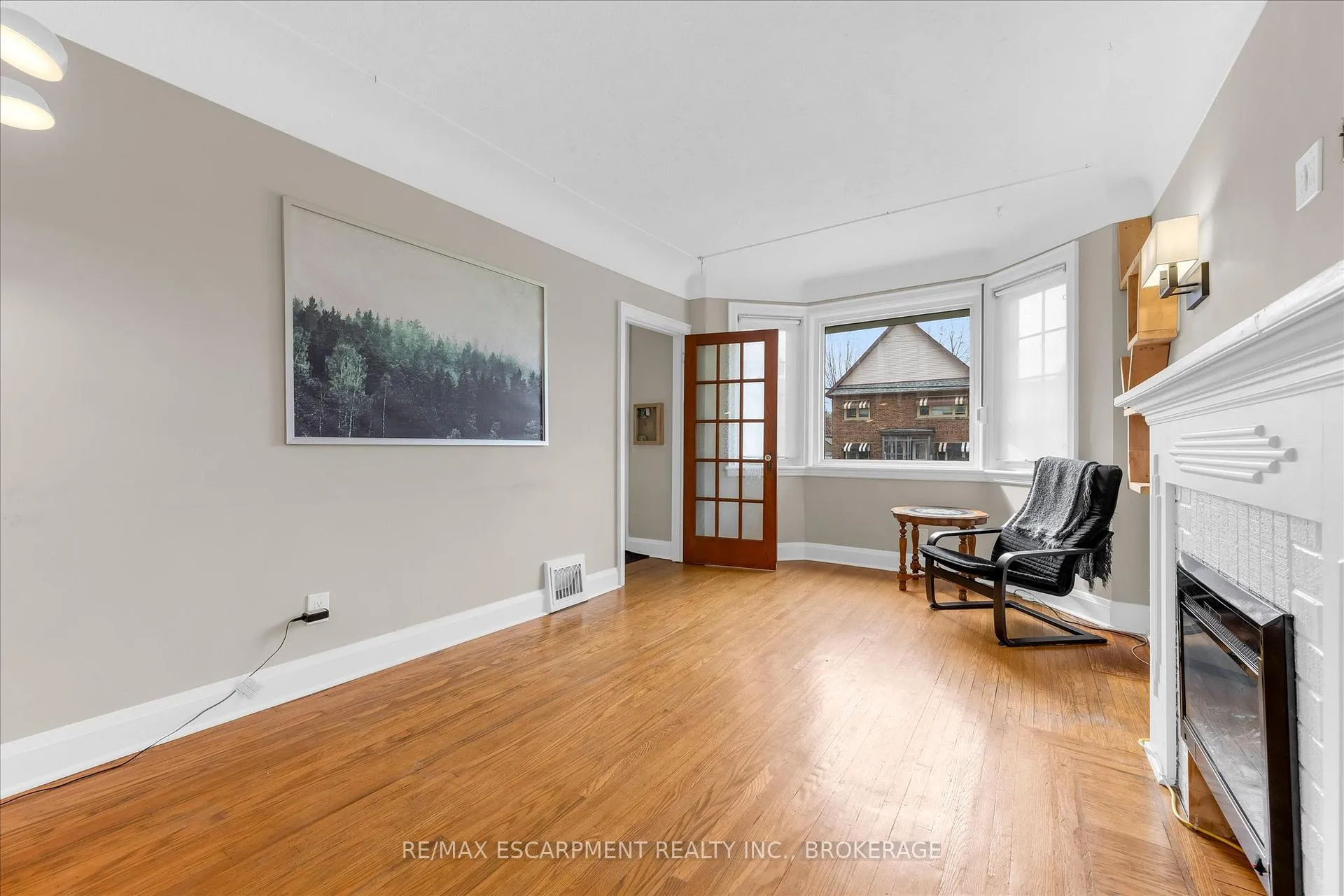 Photo 5 of 121 Cameron Avenue S, Hamilton, Bartonville — HOMEH