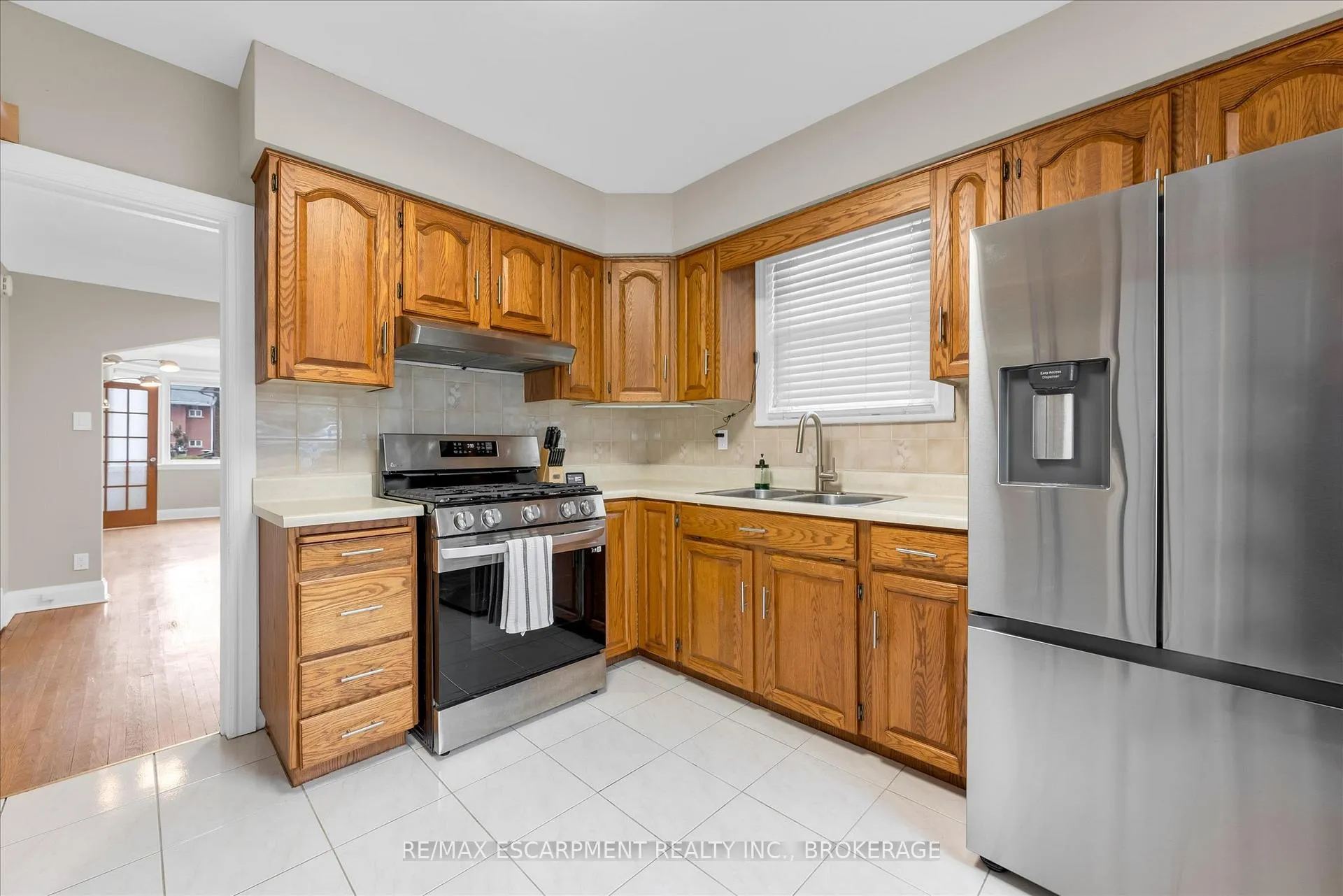 Photo 9 of 121 Cameron Avenue S, Hamilton, Bartonville — HOMEH