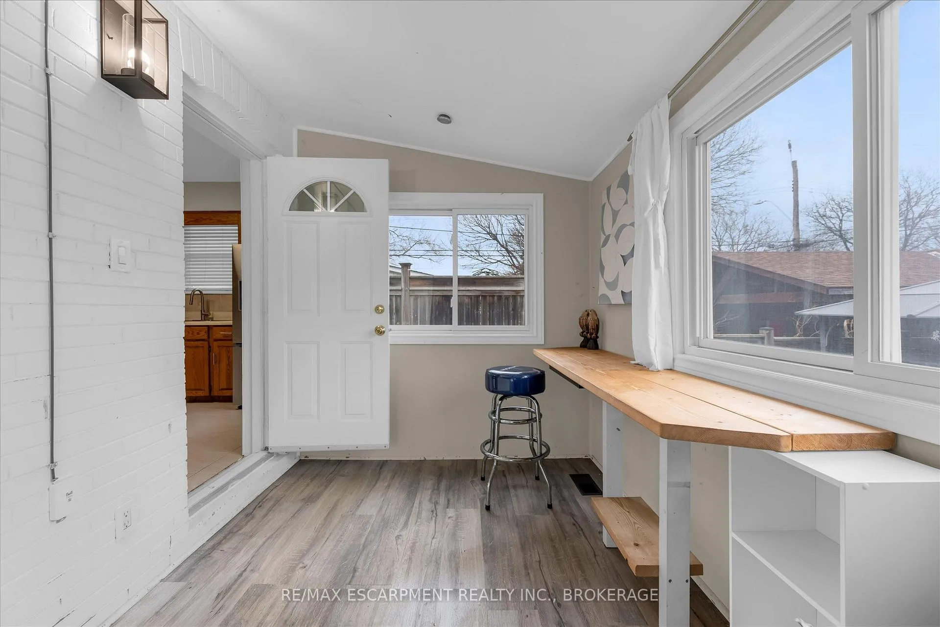 Photo 11 of 121 Cameron Avenue S, Hamilton, Bartonville — HOMEH