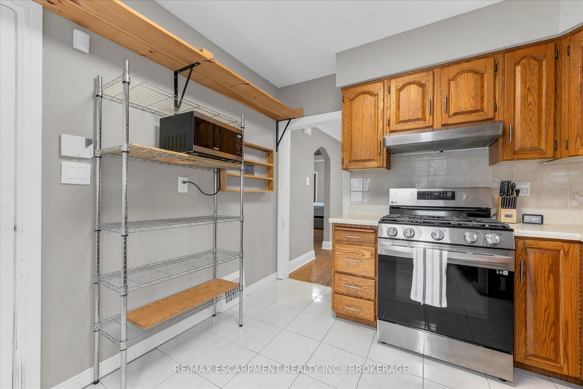 Photo 12 of 121 Cameron Avenue S, Hamilton, Bartonville — HOMEH