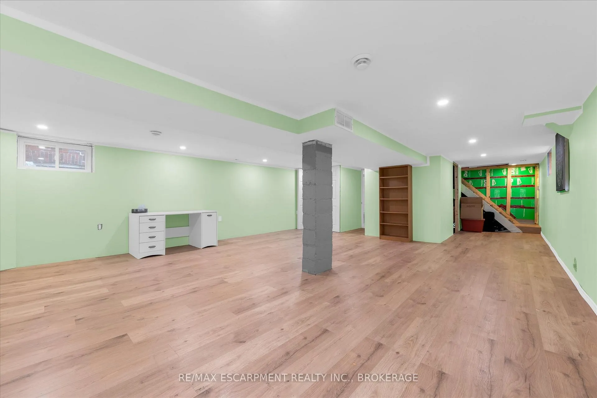Photo 21 of 121 Cameron Avenue S, Hamilton, Bartonville — HOMEH